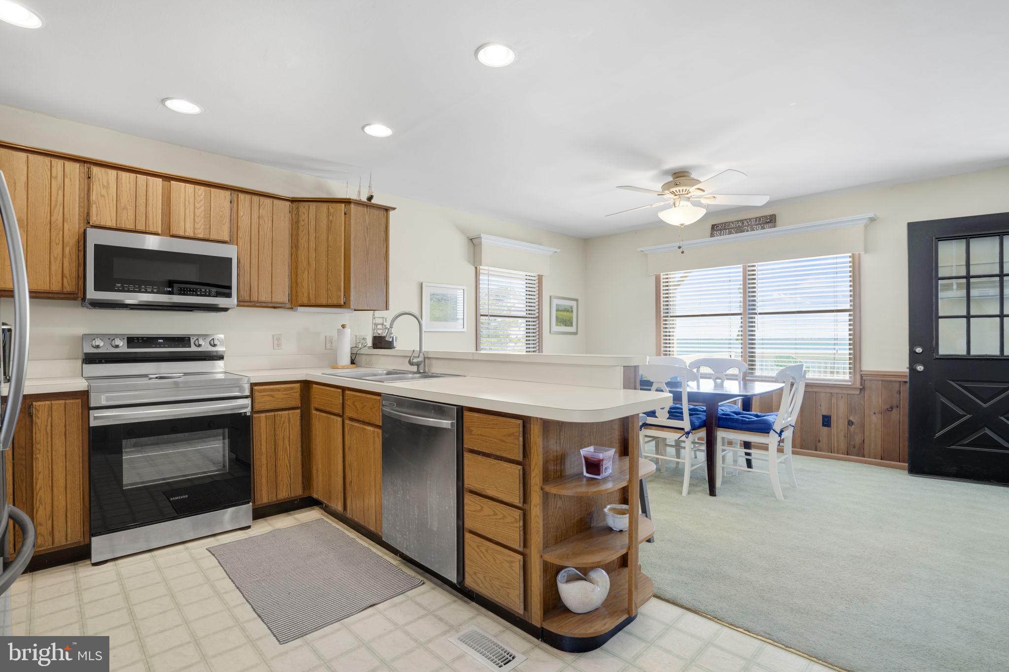 CAPTAIN'S COVE - Residential