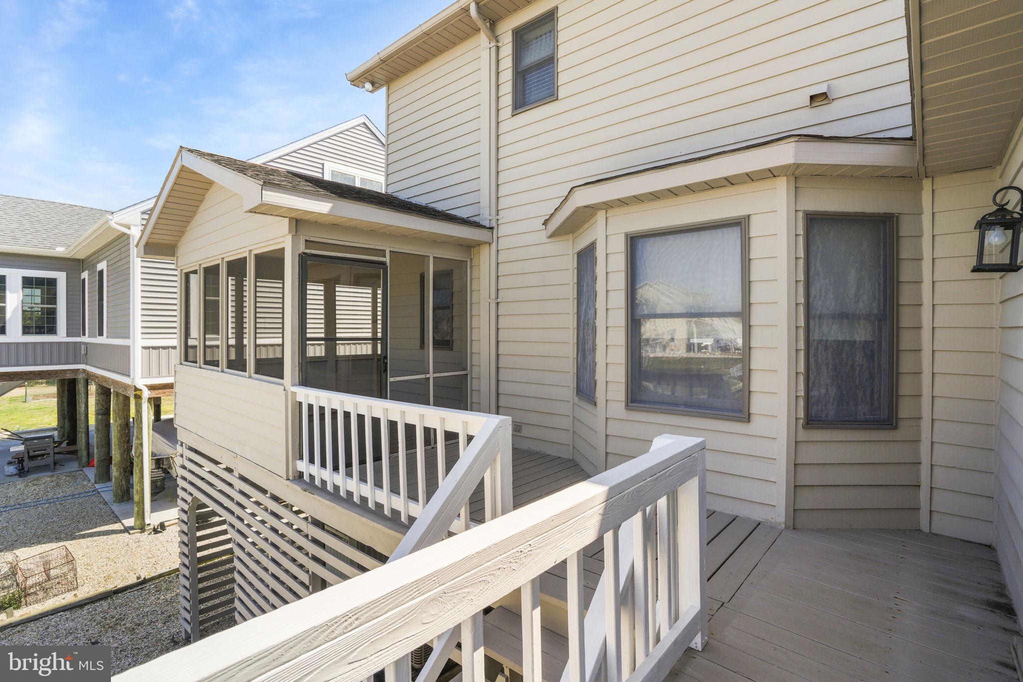CAPTAIN'S COVE - Residential