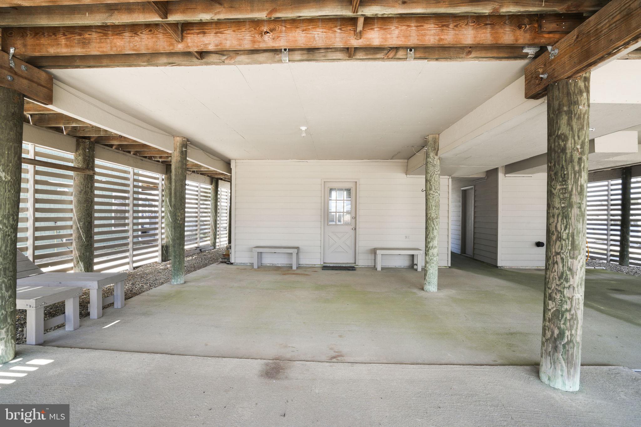 CAPTAIN'S COVE - Residential