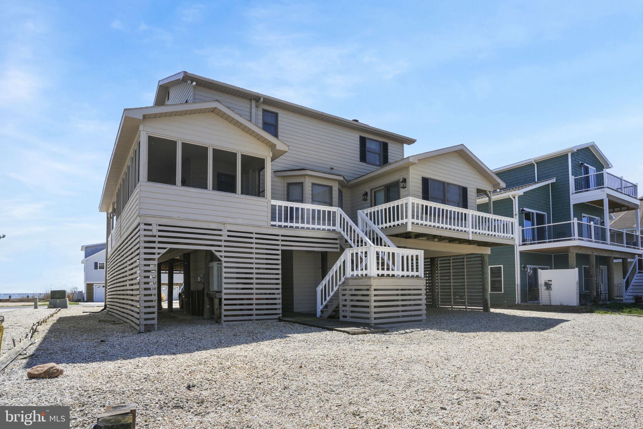 CAPTAIN'S COVE - Residential