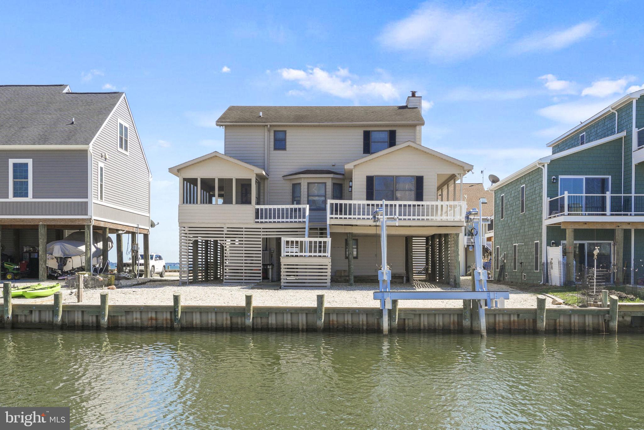CAPTAIN'S COVE - Residential