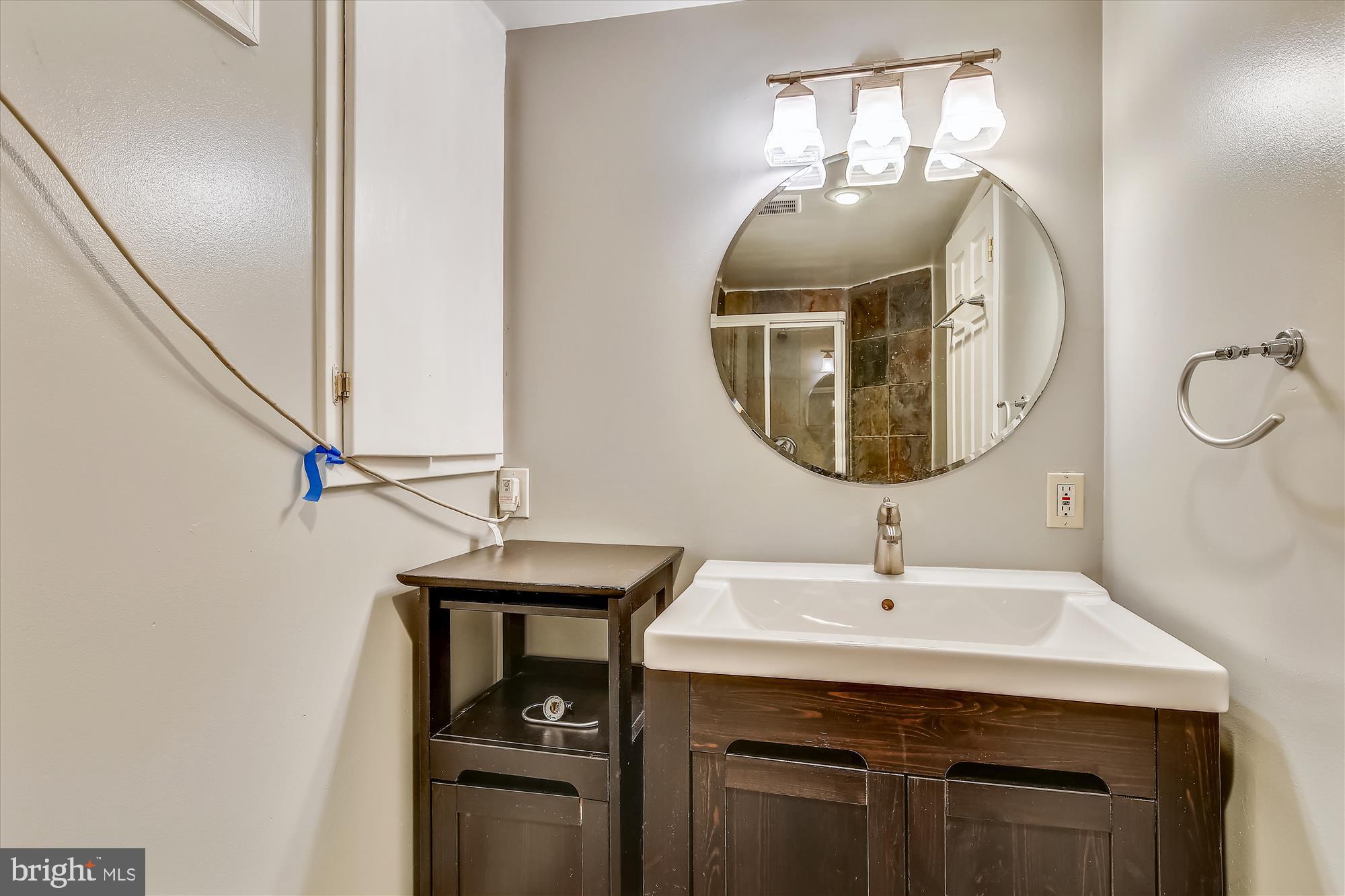 VIRGINIA SQUARE - Residential Lease