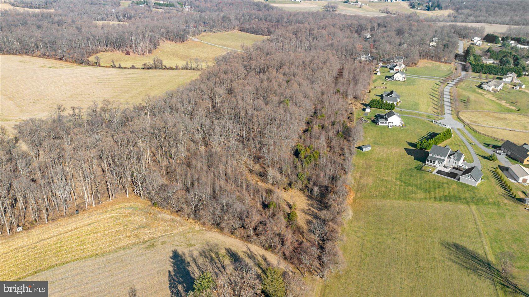 This expansive 18+ acre parcel of raw land in Carroll County offers endless possibilities for development, investment, or recreation. Situated in a peaceful, rural setting, the property provides a blank canvas for your vision, whether you're looking to build a private estate, create a farming venture, or hold as a long-term investment. The land is surrounded by nature and offers ample space for outdoor activities such as hiking, or farming. With easy access to major roads and local amenities, this property combines privacy with convenience. Don't miss out on this rare opportunity to own a large tract of land in beautiful Carroll County.
*Buyer to verify permit process*