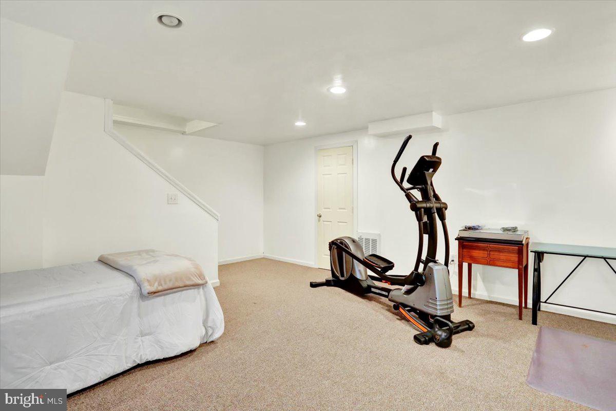 MEADOWBROOK - Residential