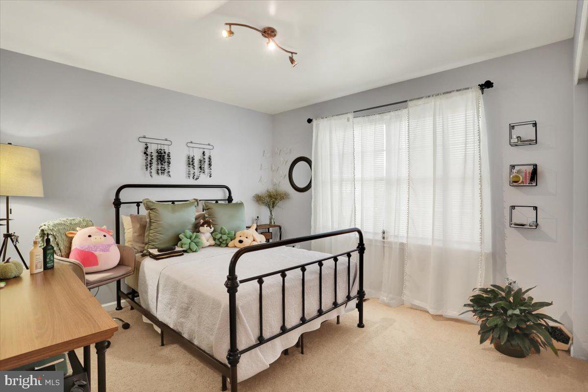 MEADOWBROOK - Residential