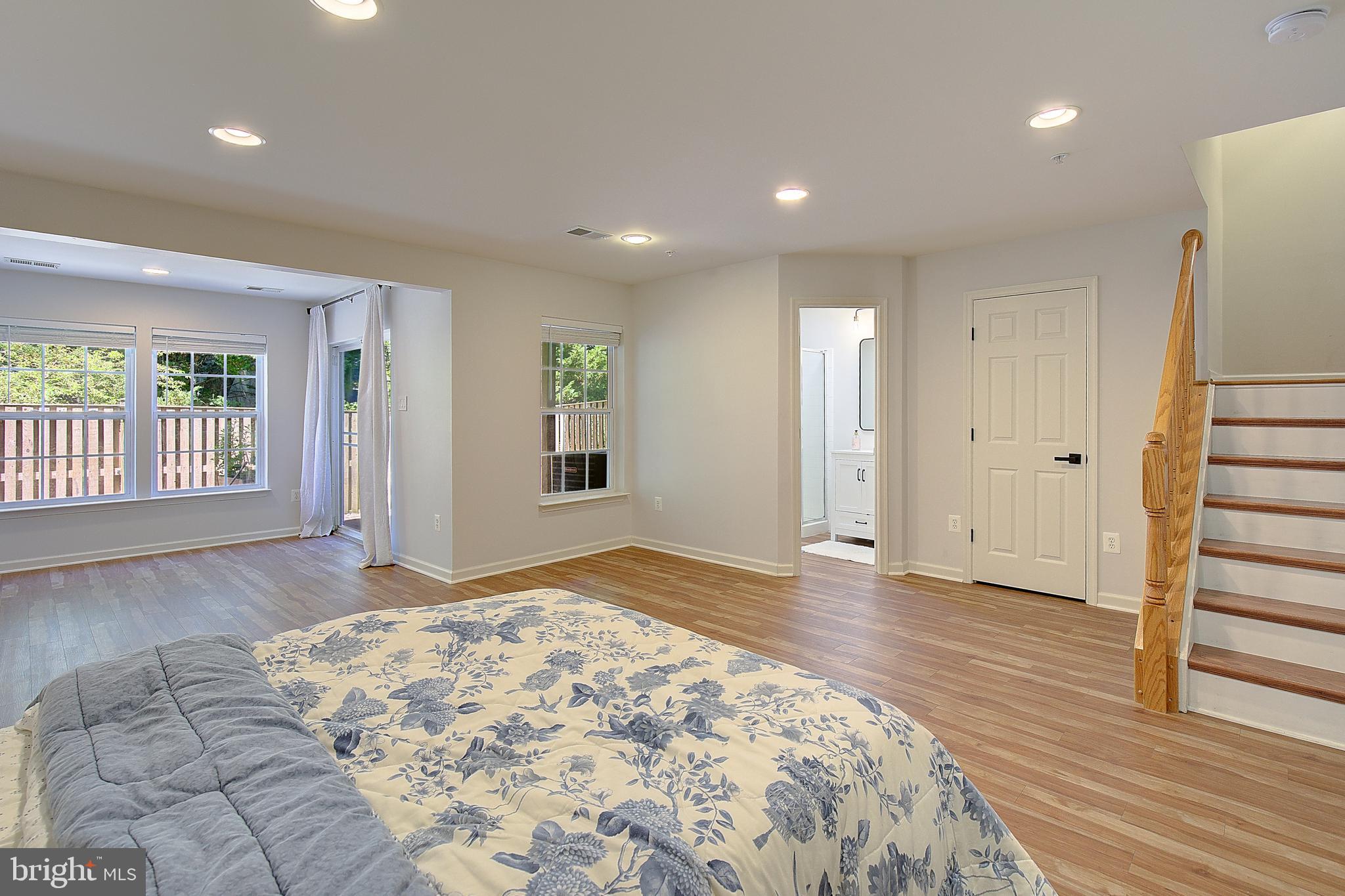 RIVER OAKS - Residential
