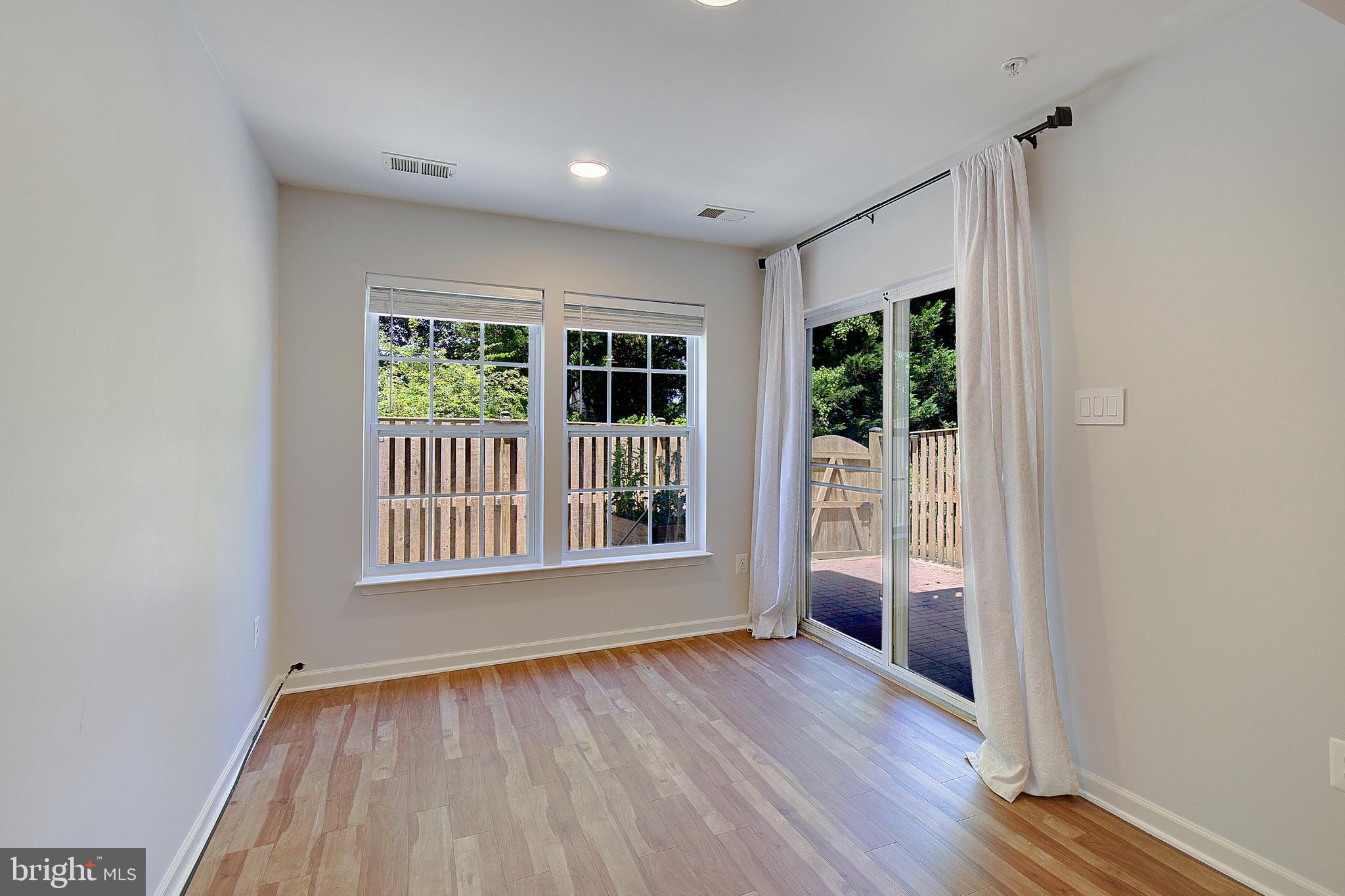 RIVER OAKS - Residential