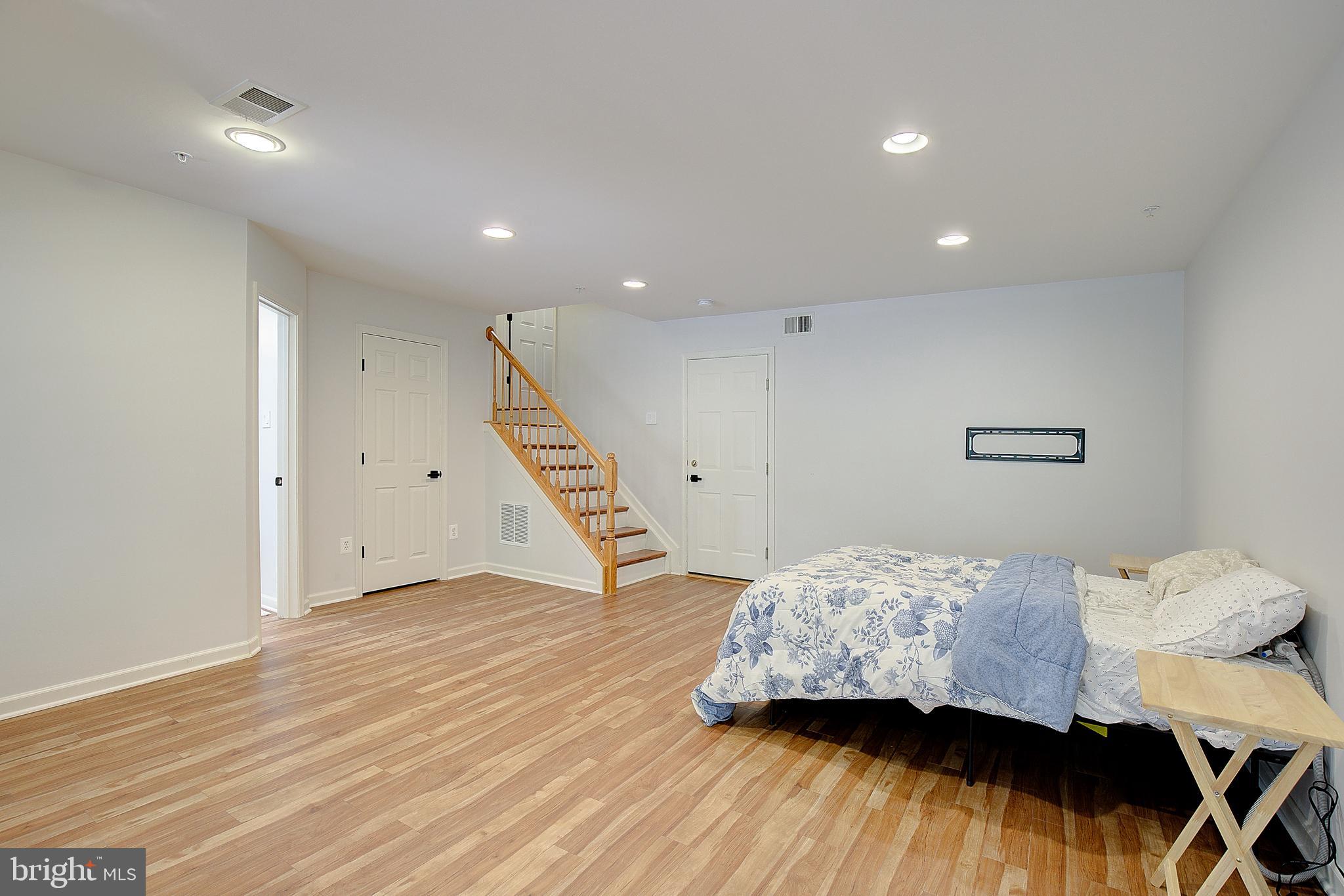 RIVER OAKS - Residential
