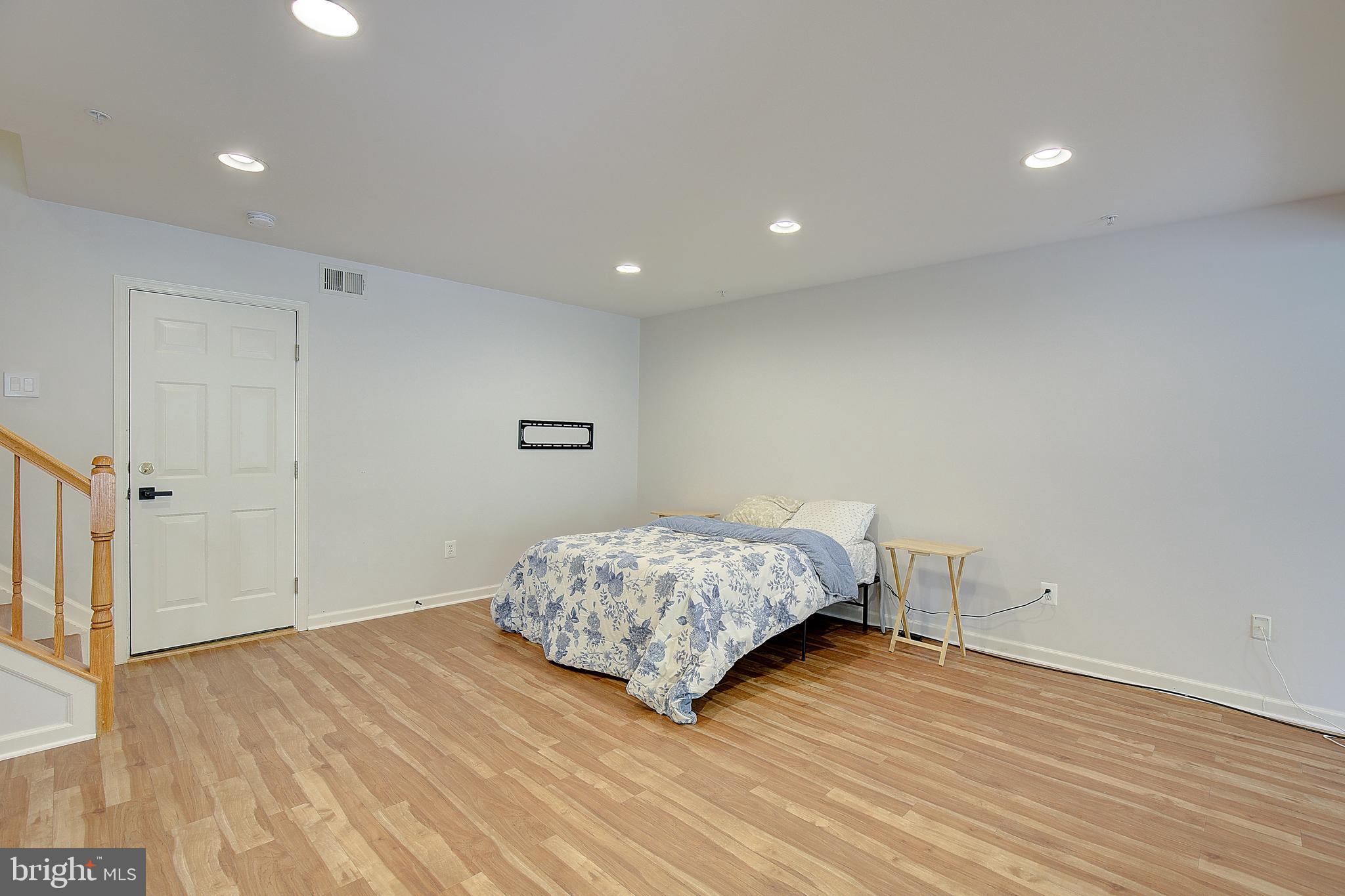 RIVER OAKS - Residential