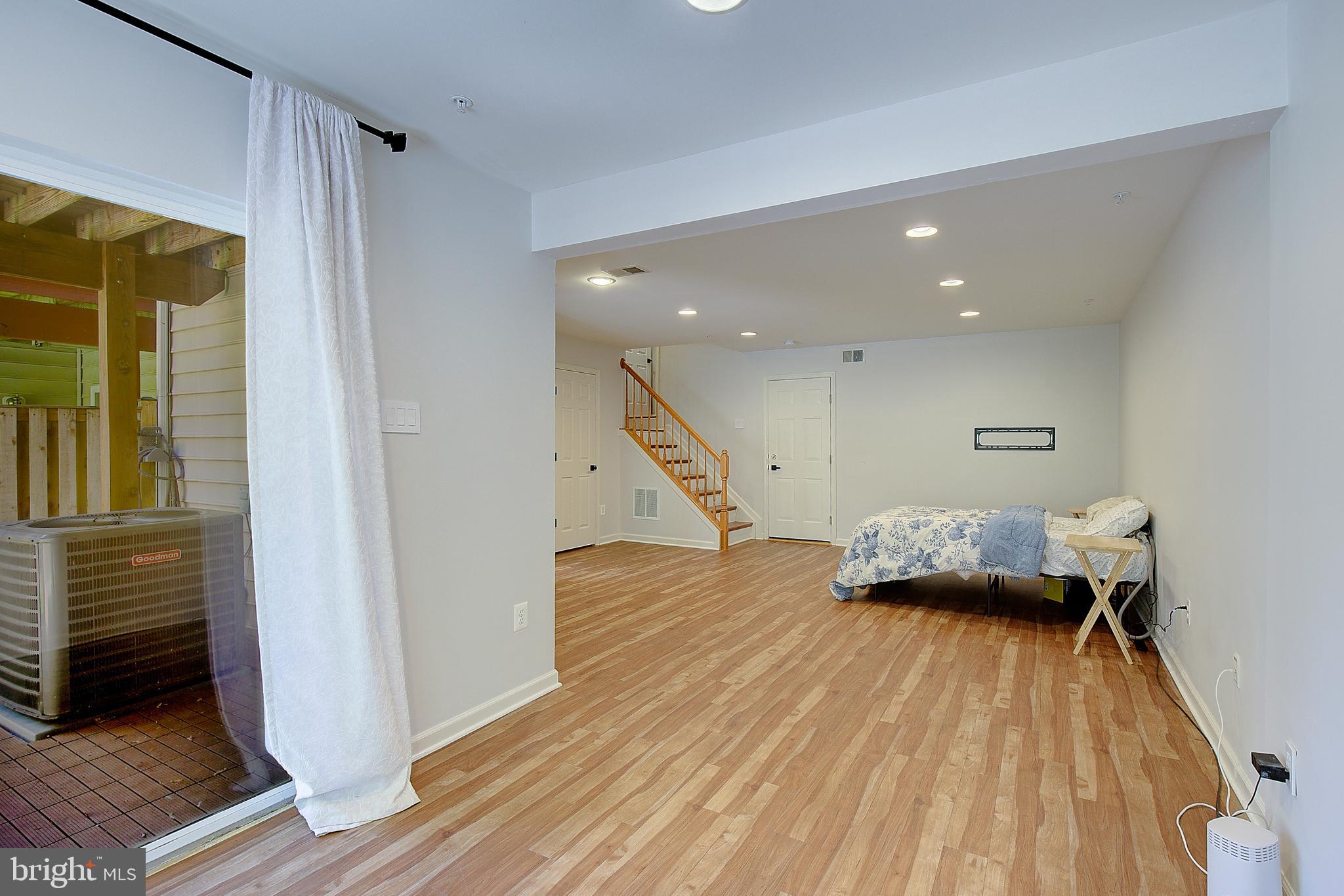 RIVER OAKS - Residential