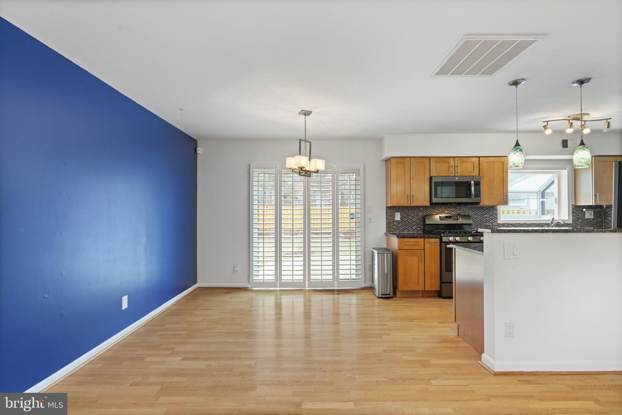 RESTON - Residential