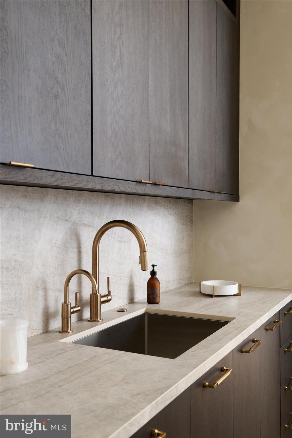 LOGAN CIRCLE - Residential