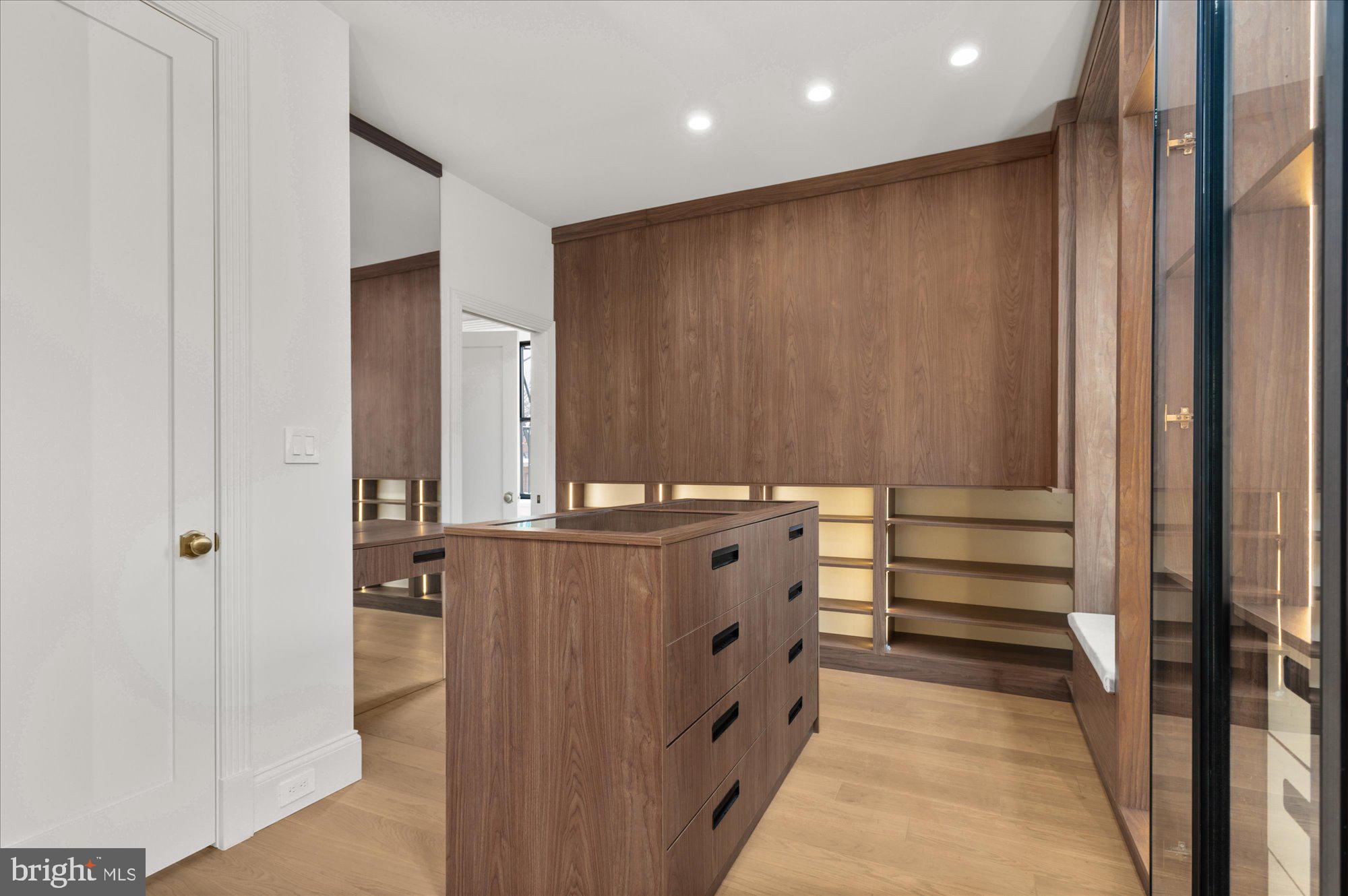 LOGAN CIRCLE - Residential
