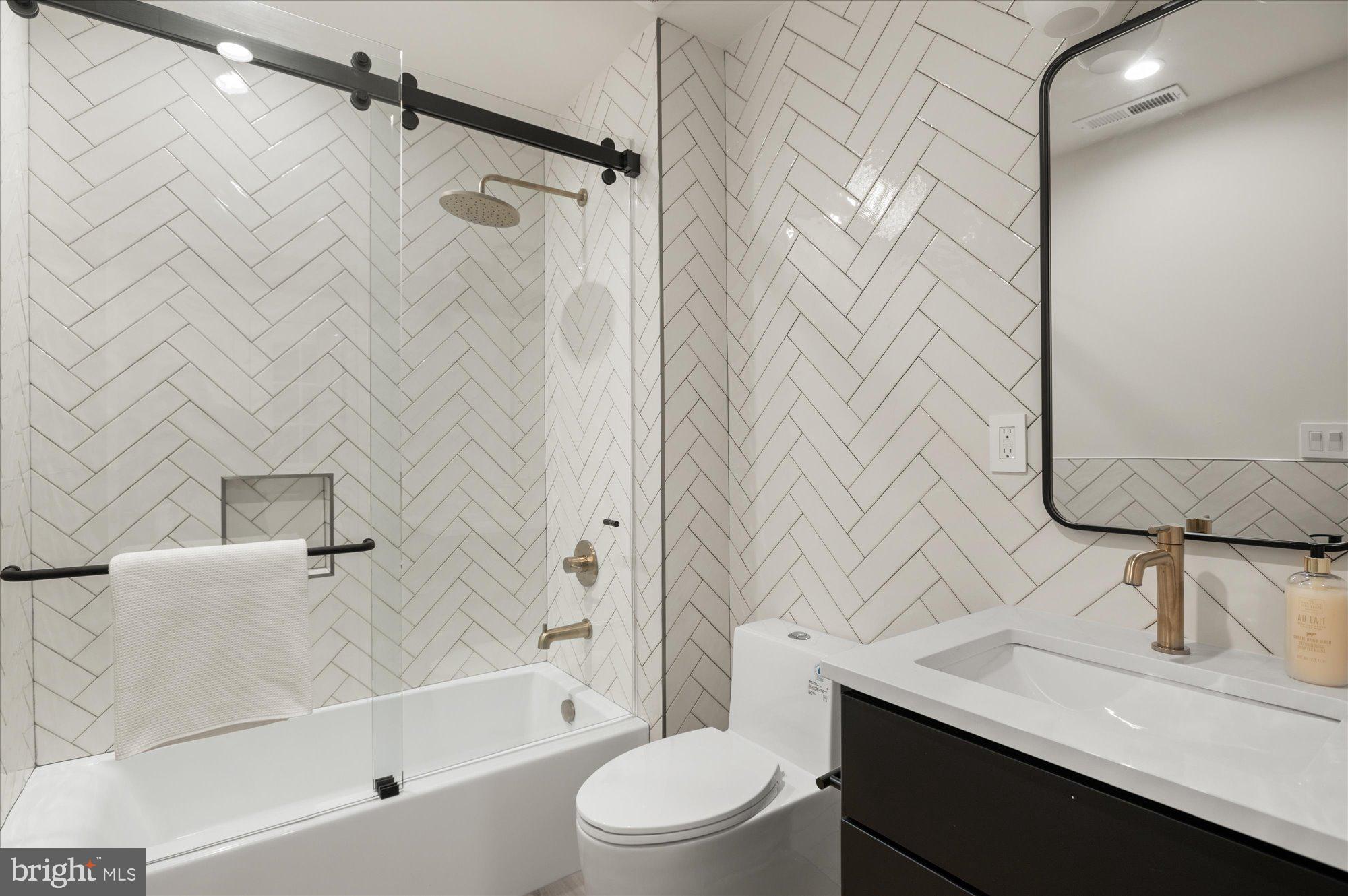 LOGAN CIRCLE - Residential