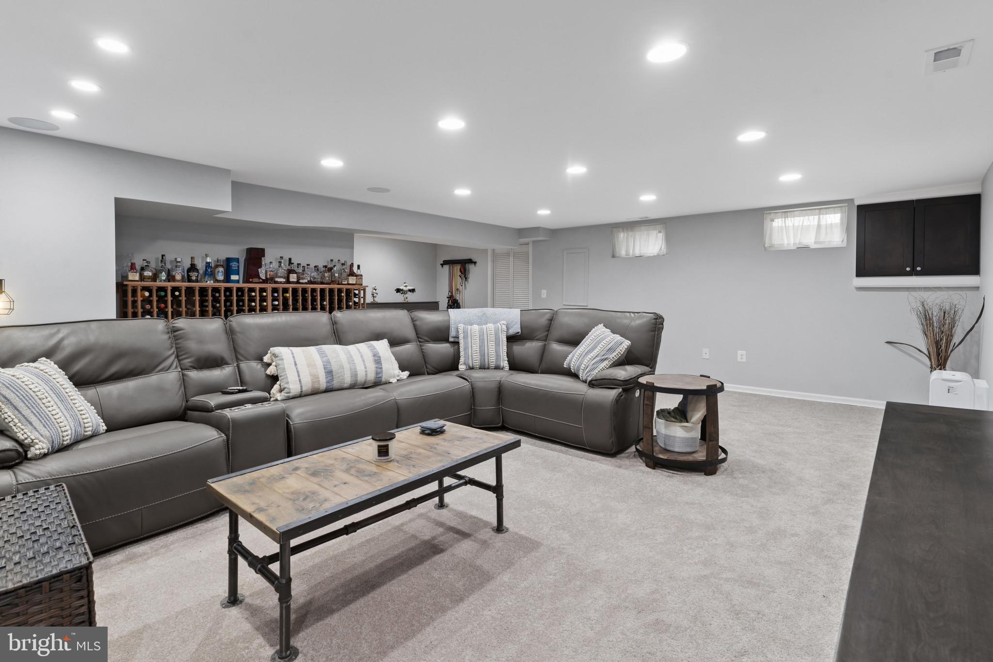 COURTS OF CROFTON - Residential