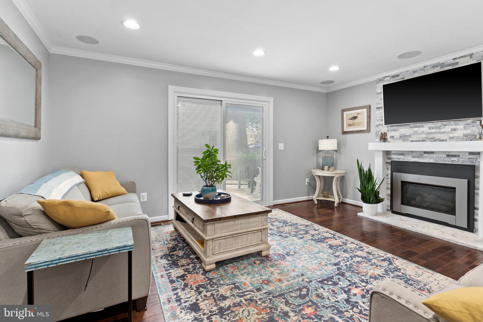 COURTS OF CROFTON - Residential