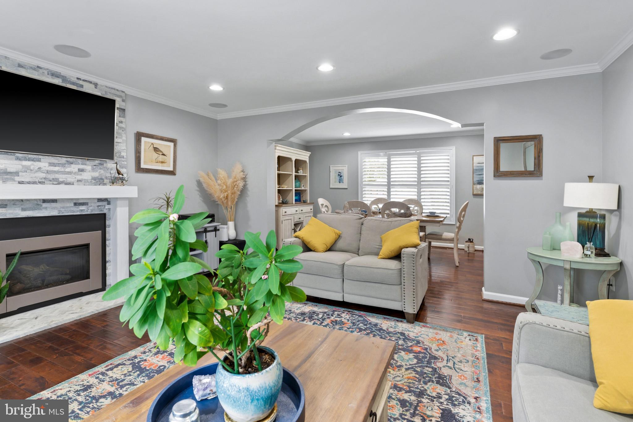 COURTS OF CROFTON - Residential