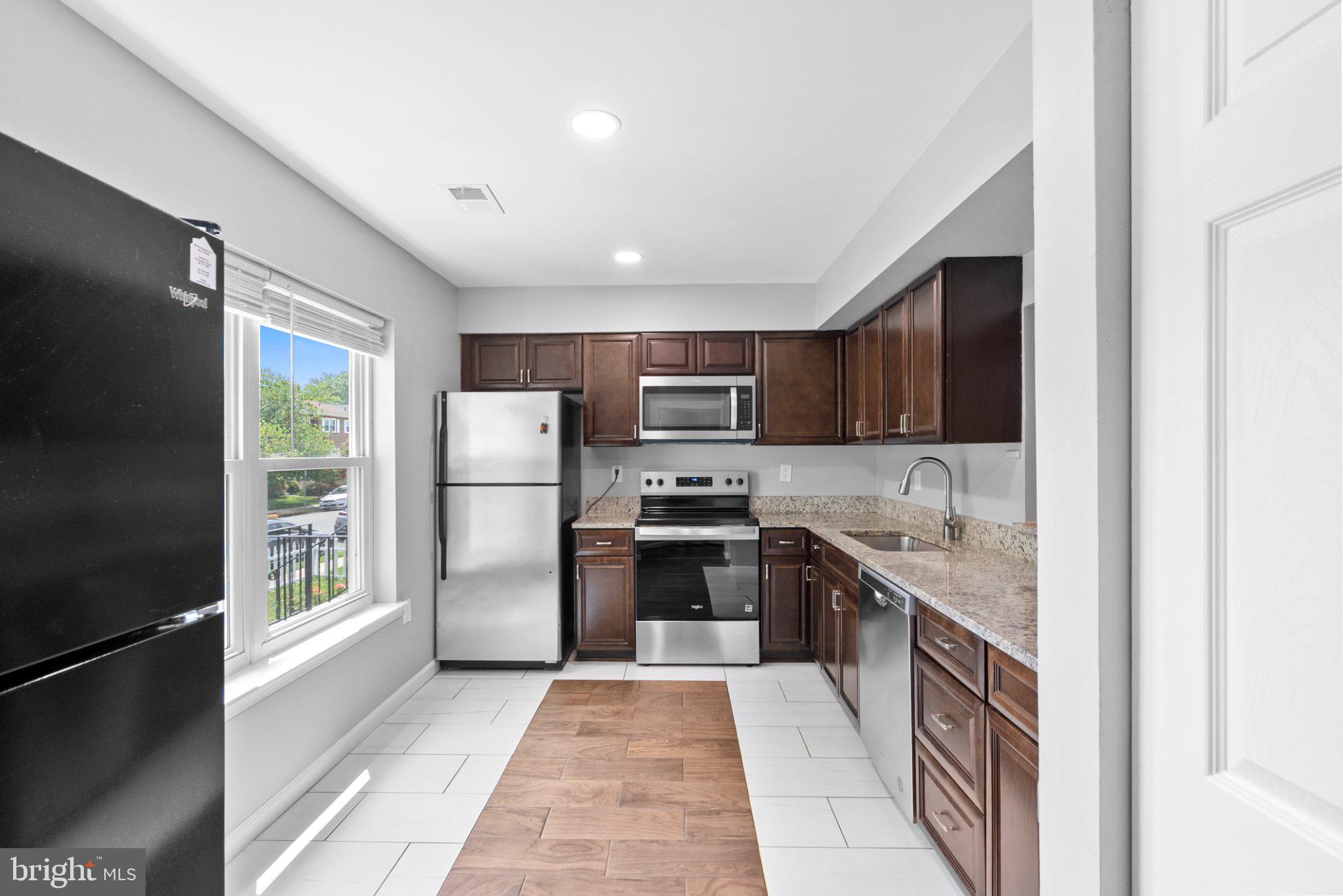 LOUDOUN HILLS - Residential