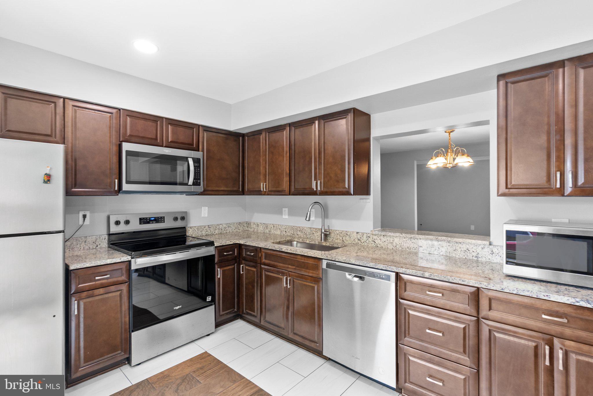 LOUDOUN HILLS - Residential