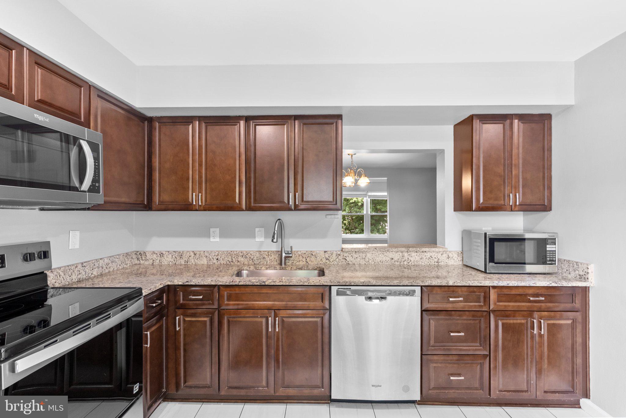 LOUDOUN HILLS - Residential