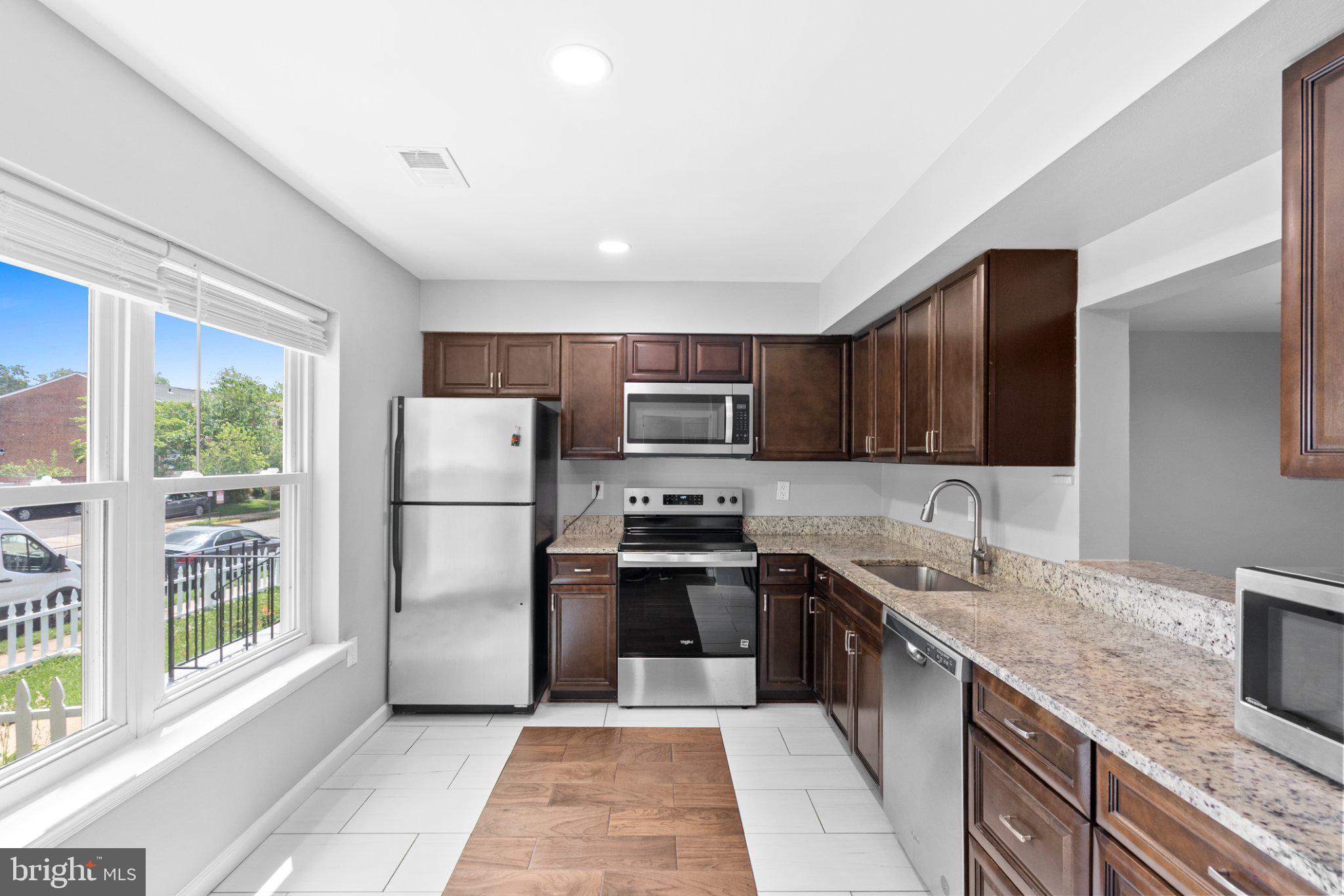 LOUDOUN HILLS - Residential
