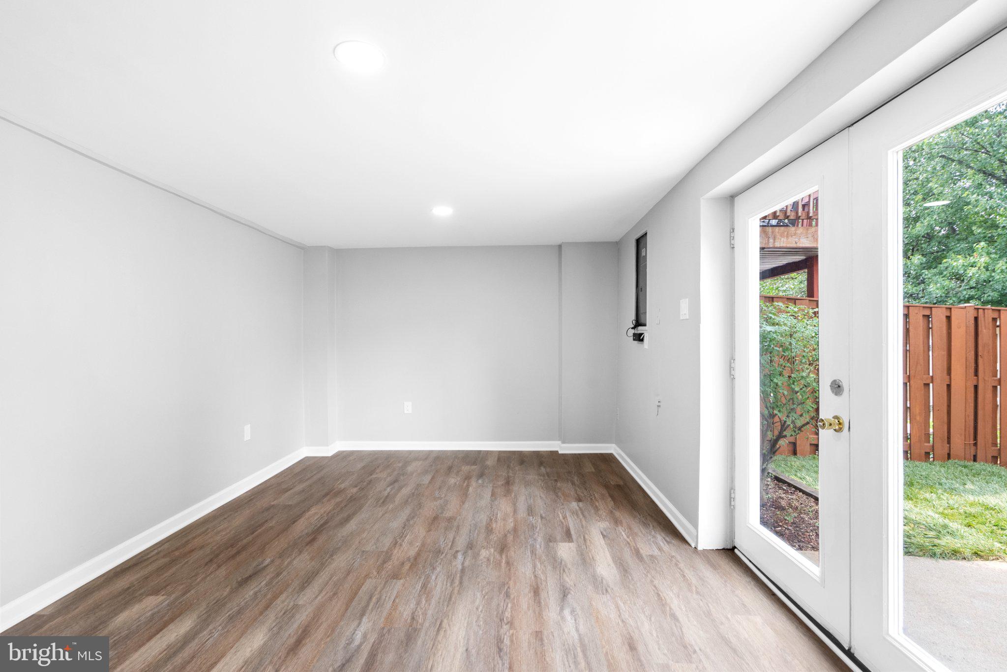 LOUDOUN HILLS - Residential