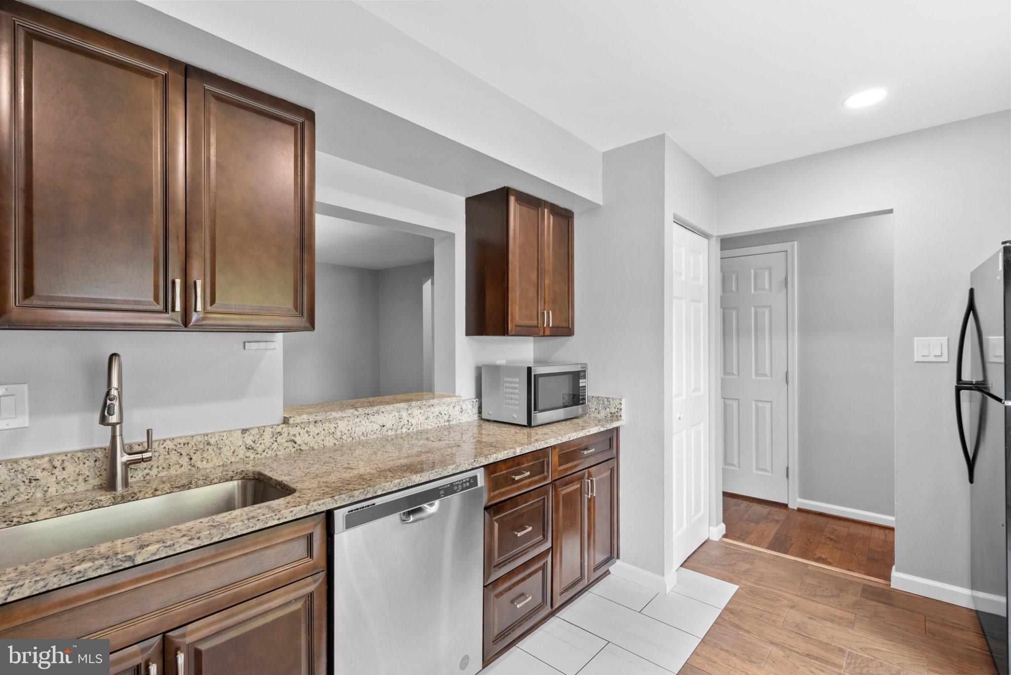 LOUDOUN HILLS - Residential