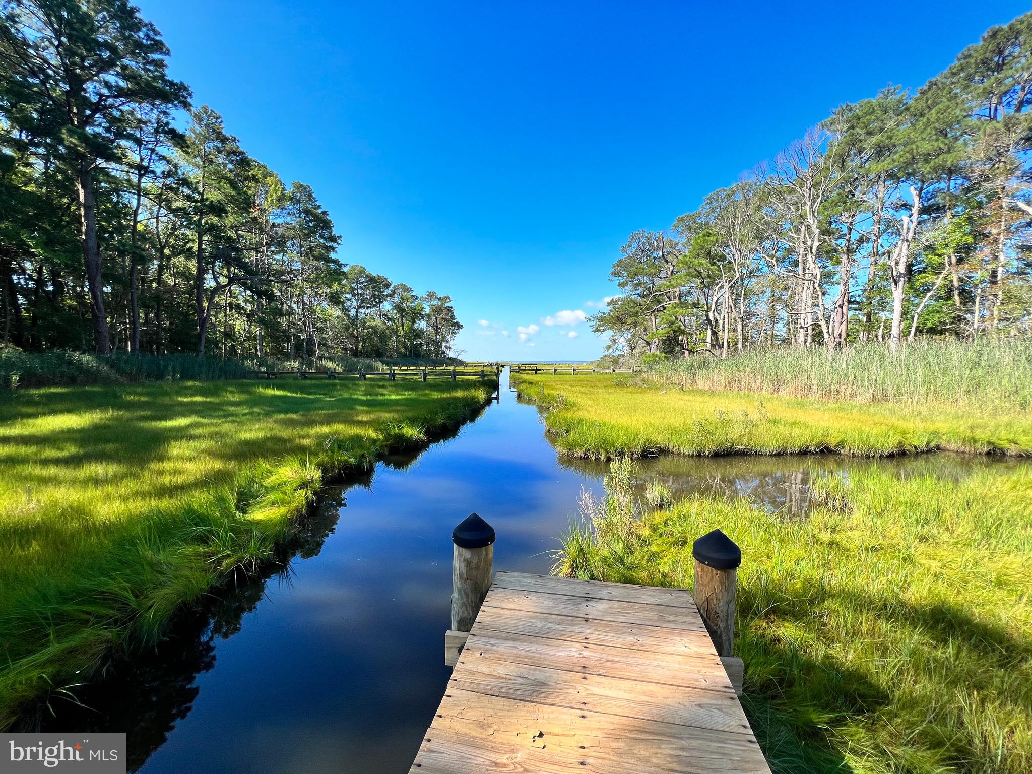 INDIAN CREEK - Land
