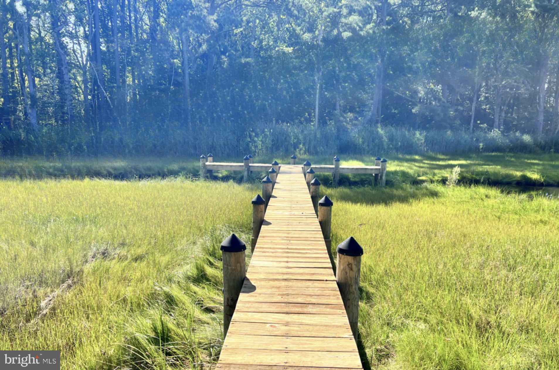 INDIAN CREEK - Land