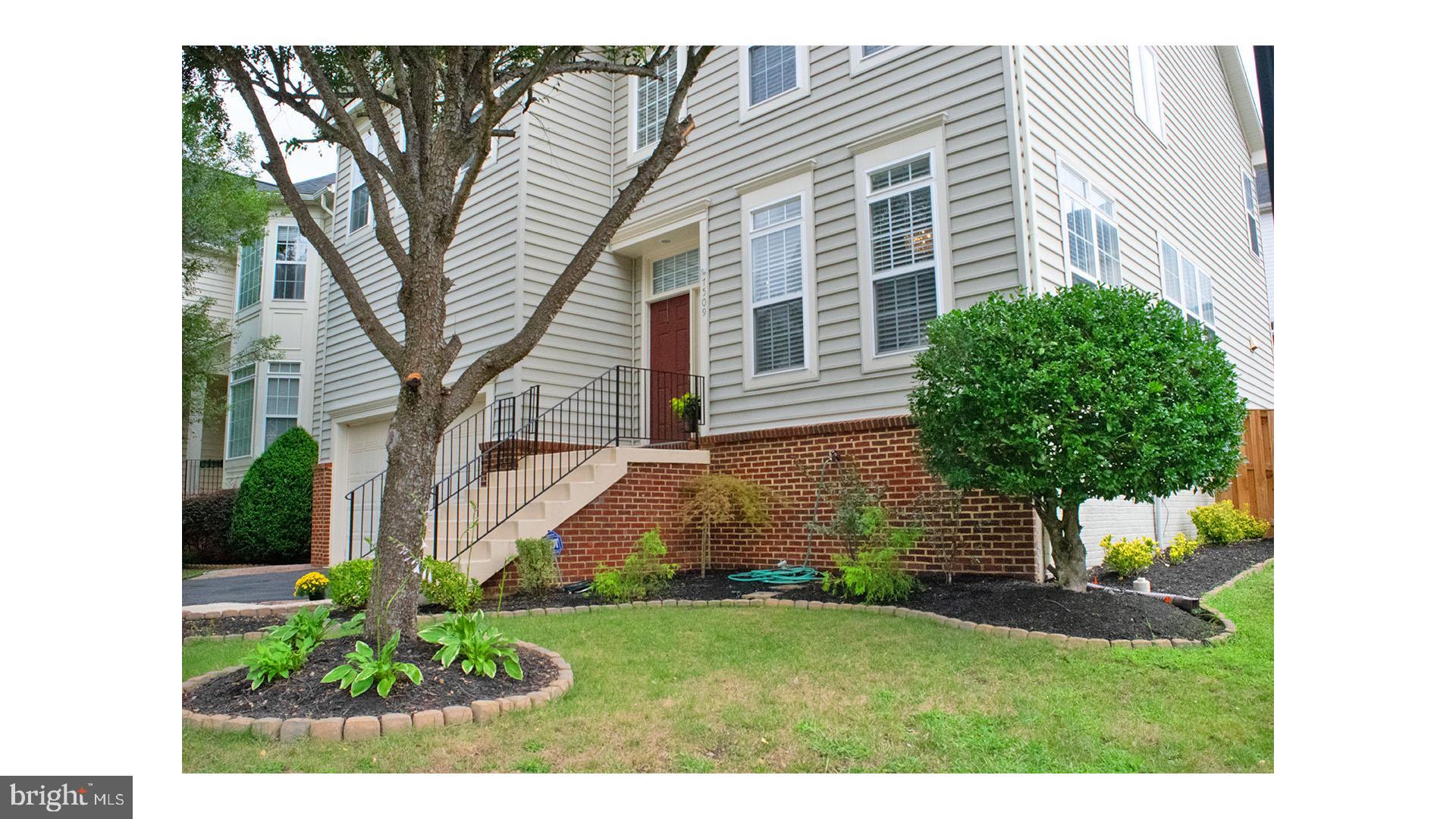 GROVE AT HUNTLEY MEADOWS - Residential Lease