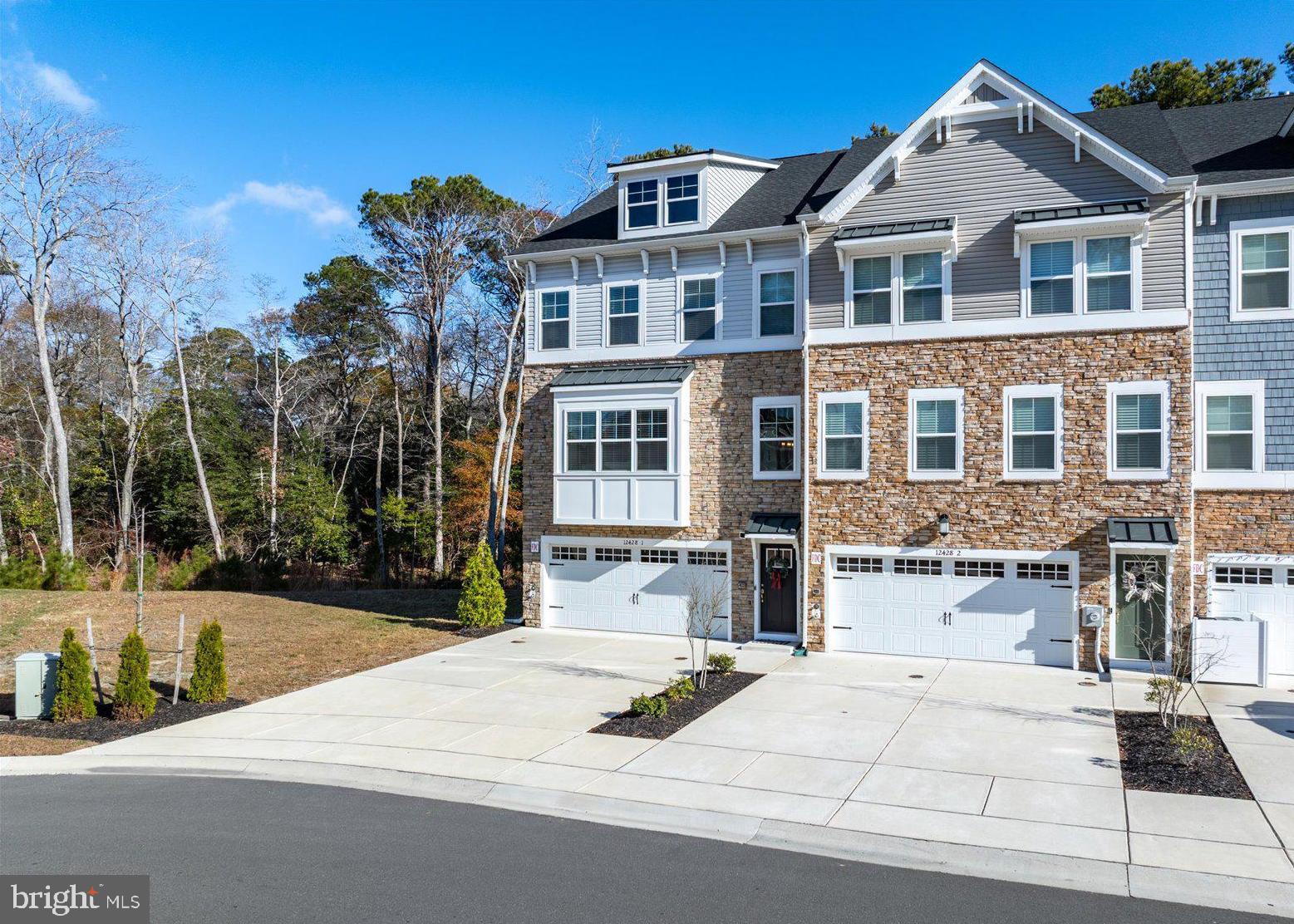 SEA OAKS VILLAGE - Residential