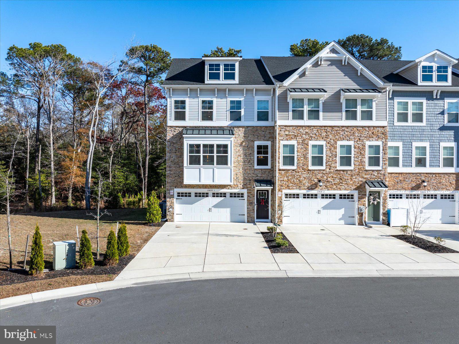 SEA OAKS VILLAGE - Residential