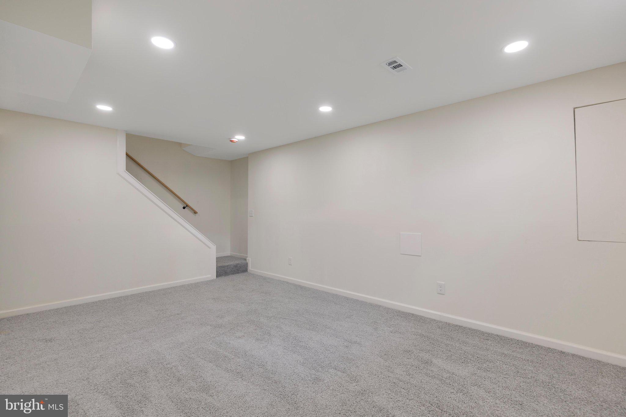 SHORELAND - Residential