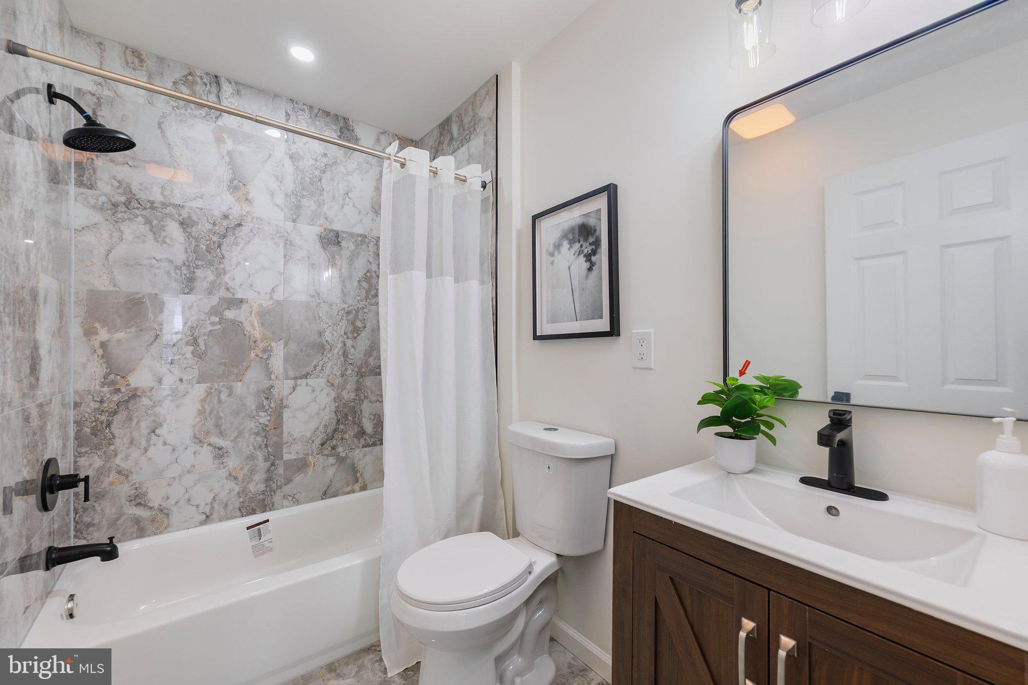 SHORELAND - Residential