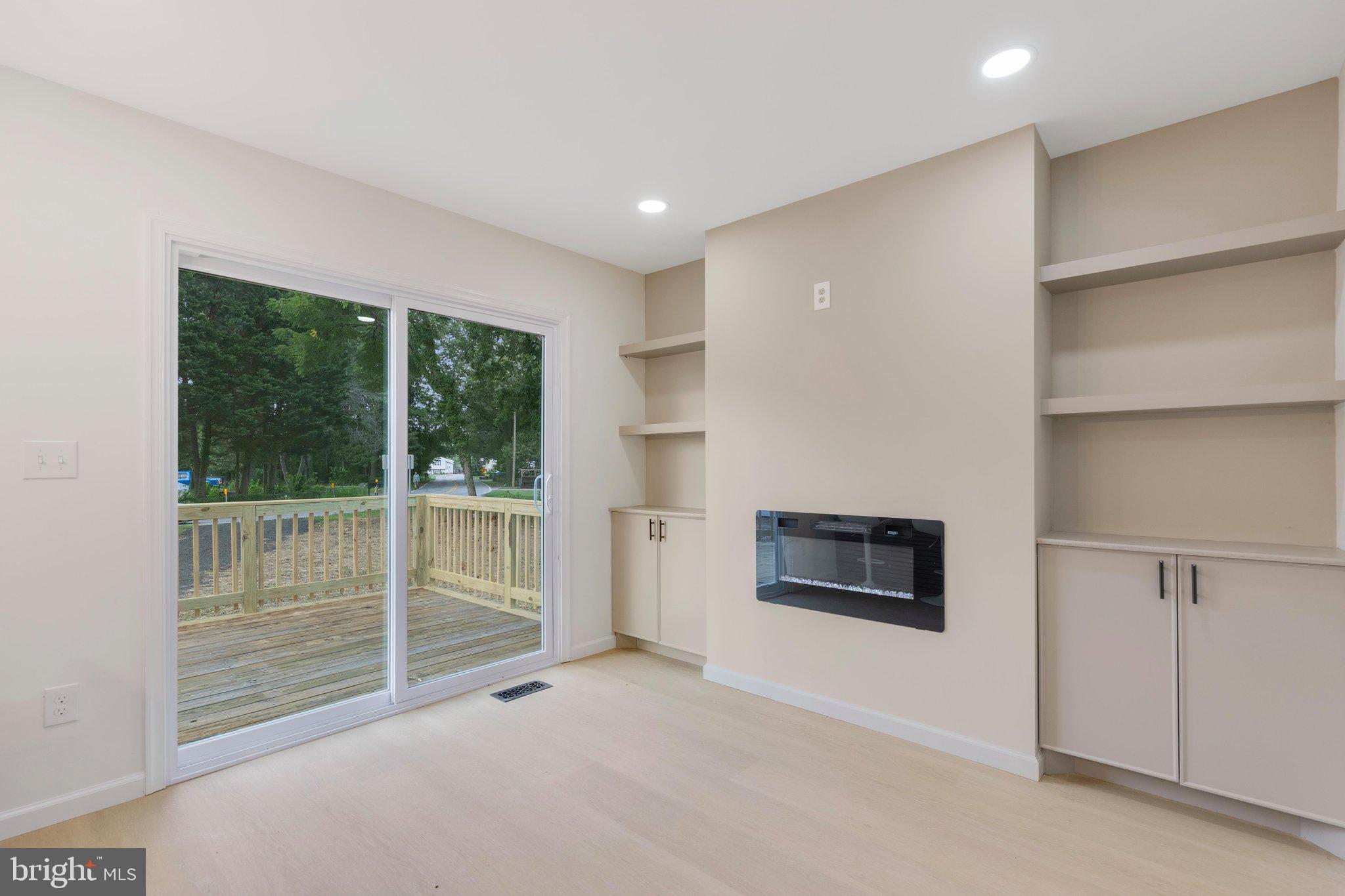 SHORELAND - Residential