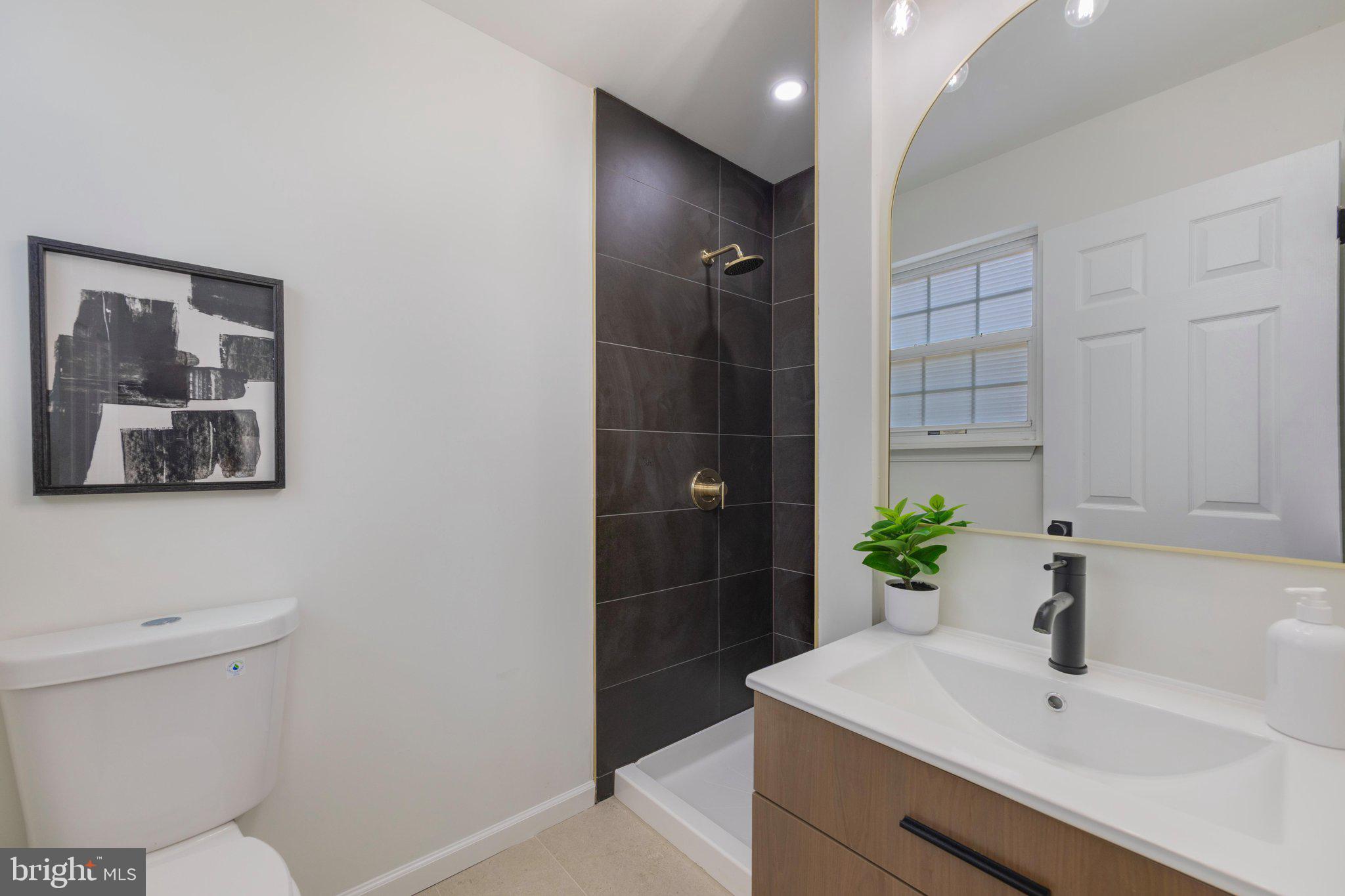 SHORELAND - Residential