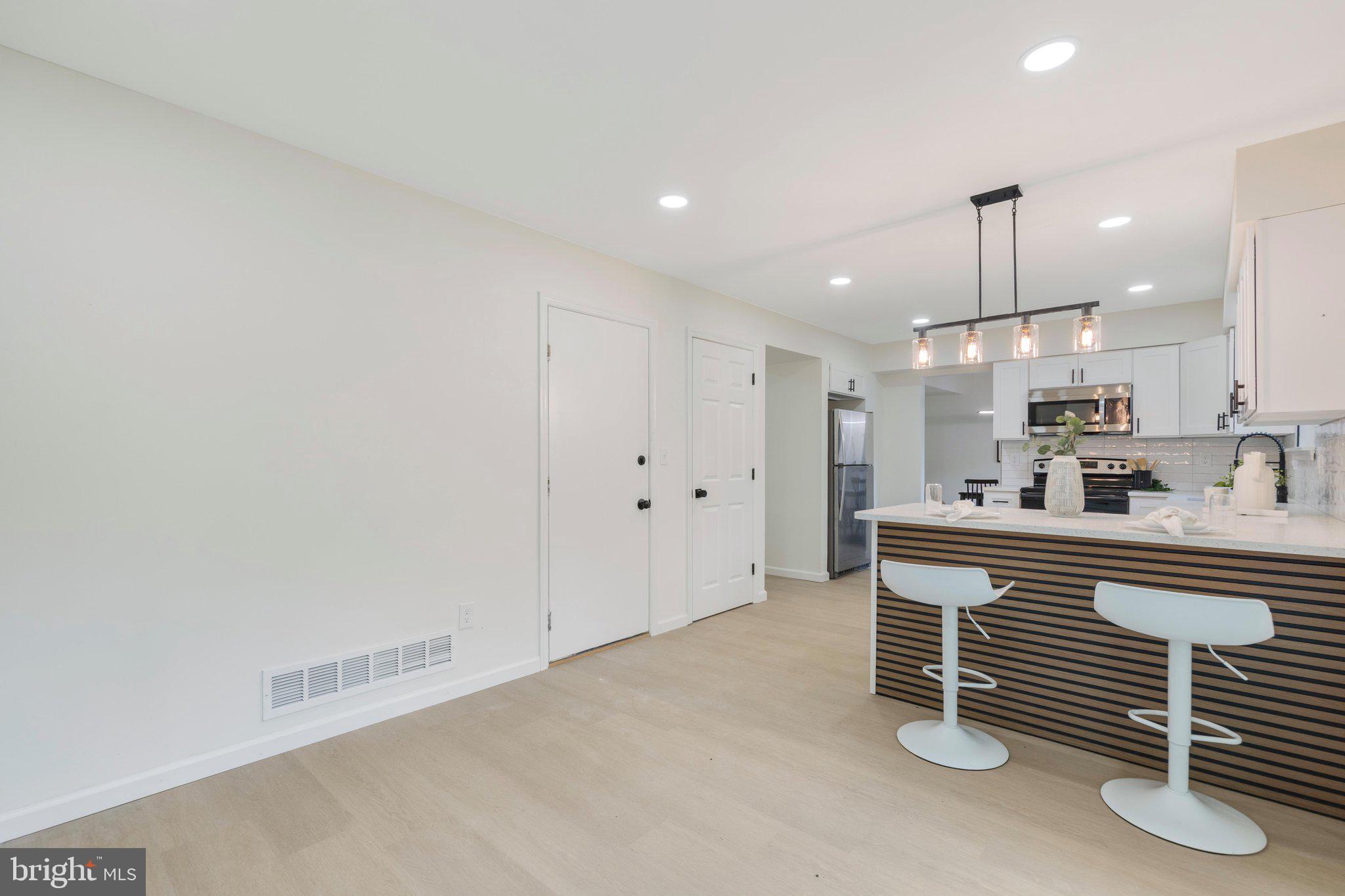 SHORELAND - Residential