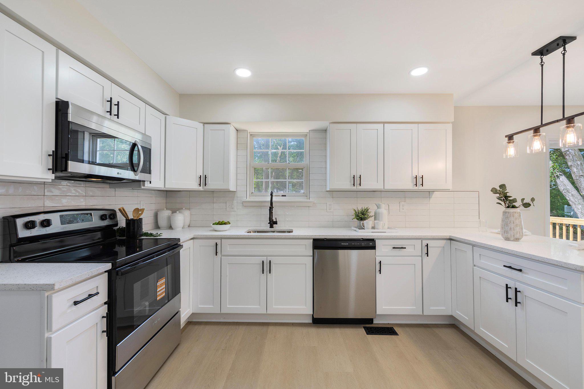 SHORELAND - Residential