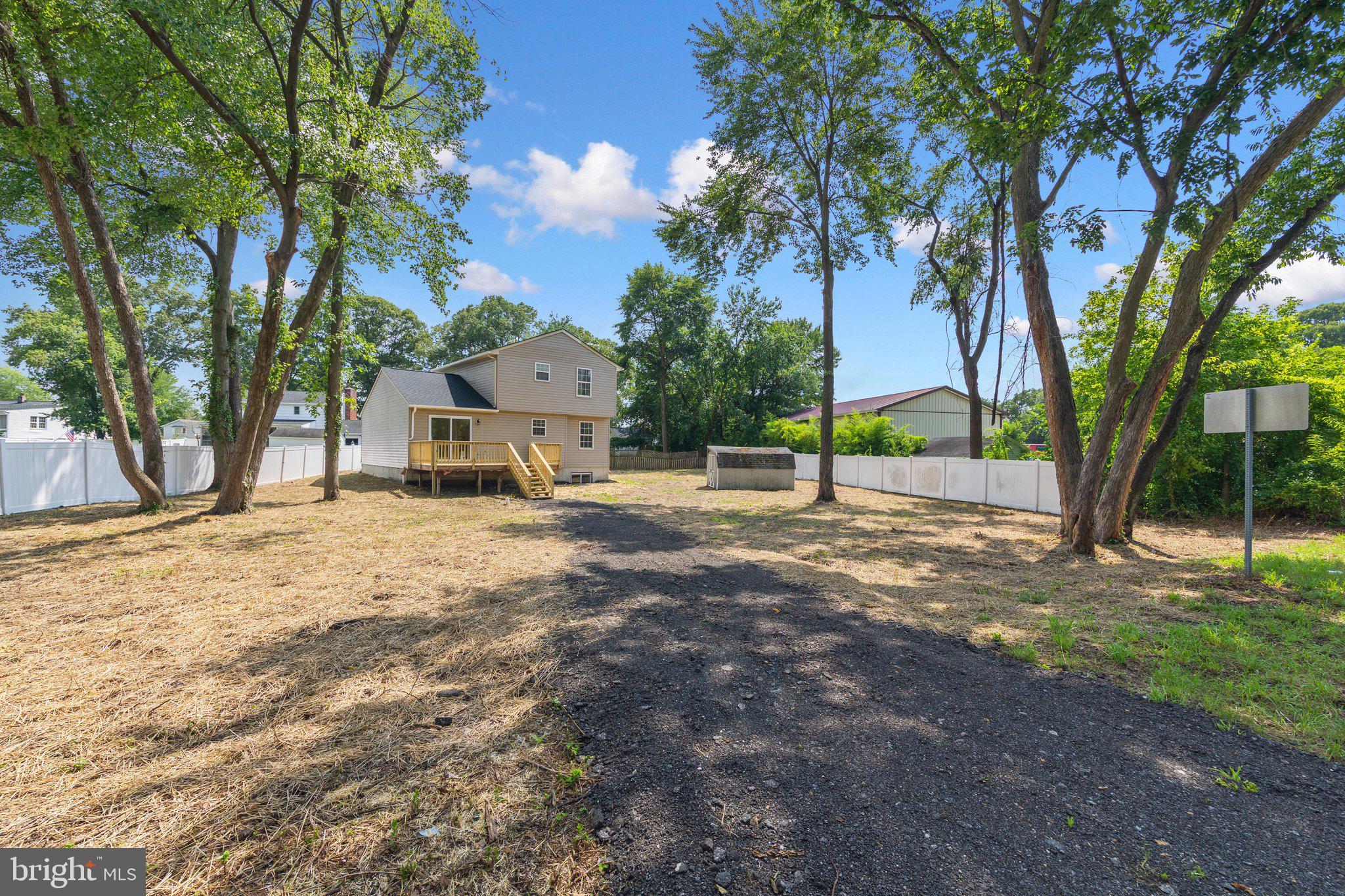 SHORELAND - Residential