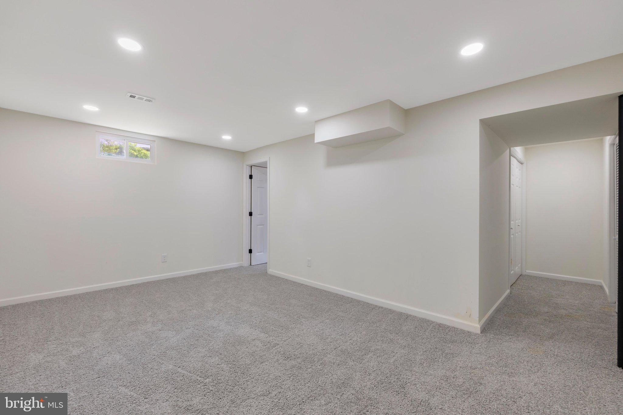 SHORELAND - Residential