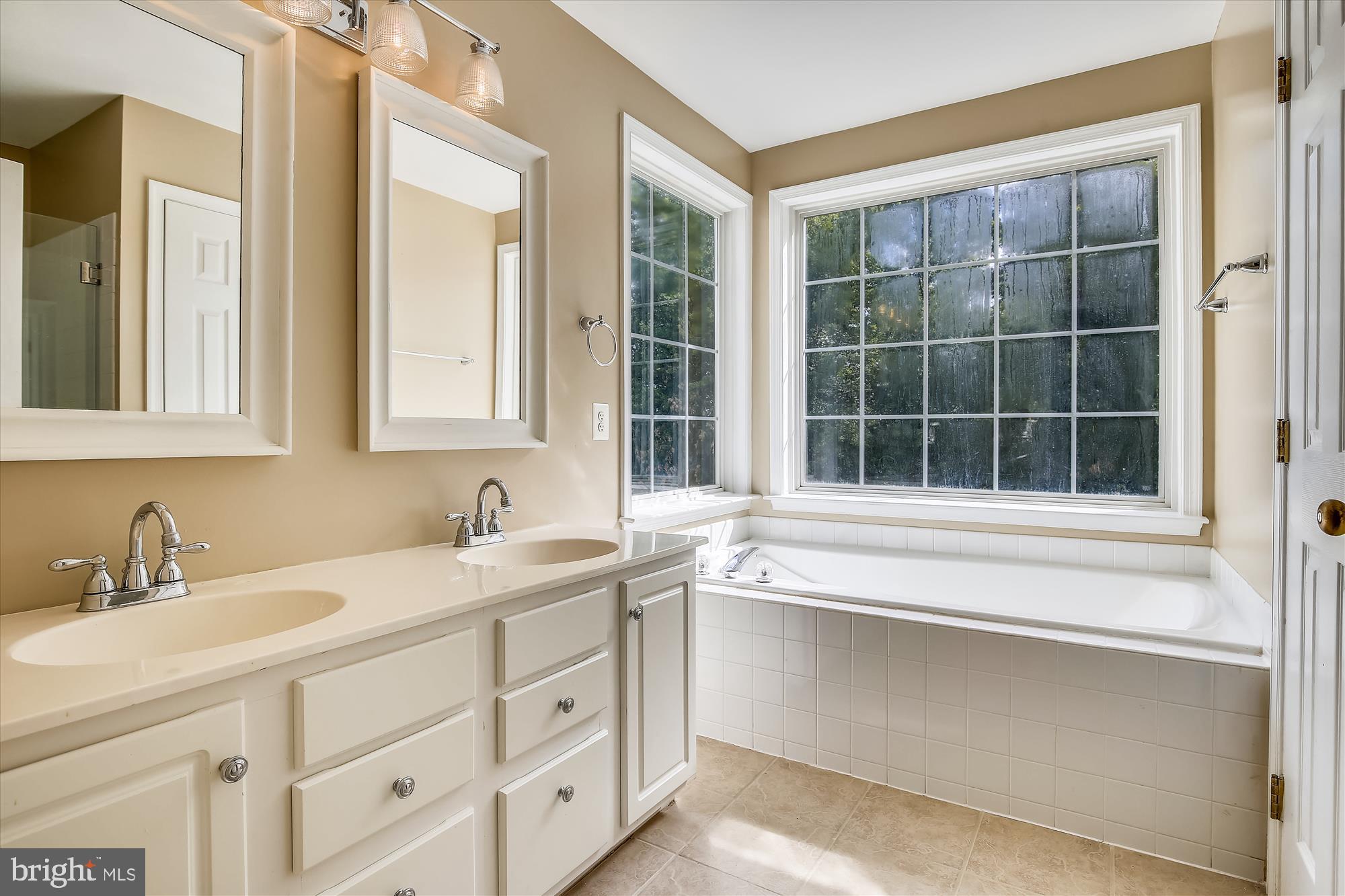 OVERLOOK - Residential Lease