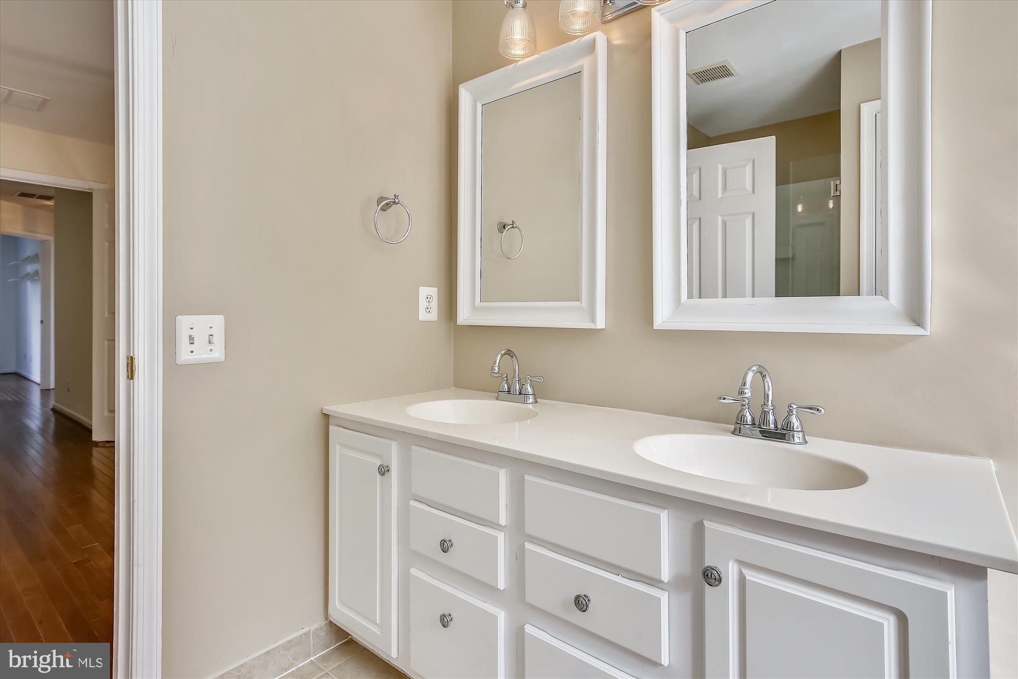 OVERLOOK - Residential Lease