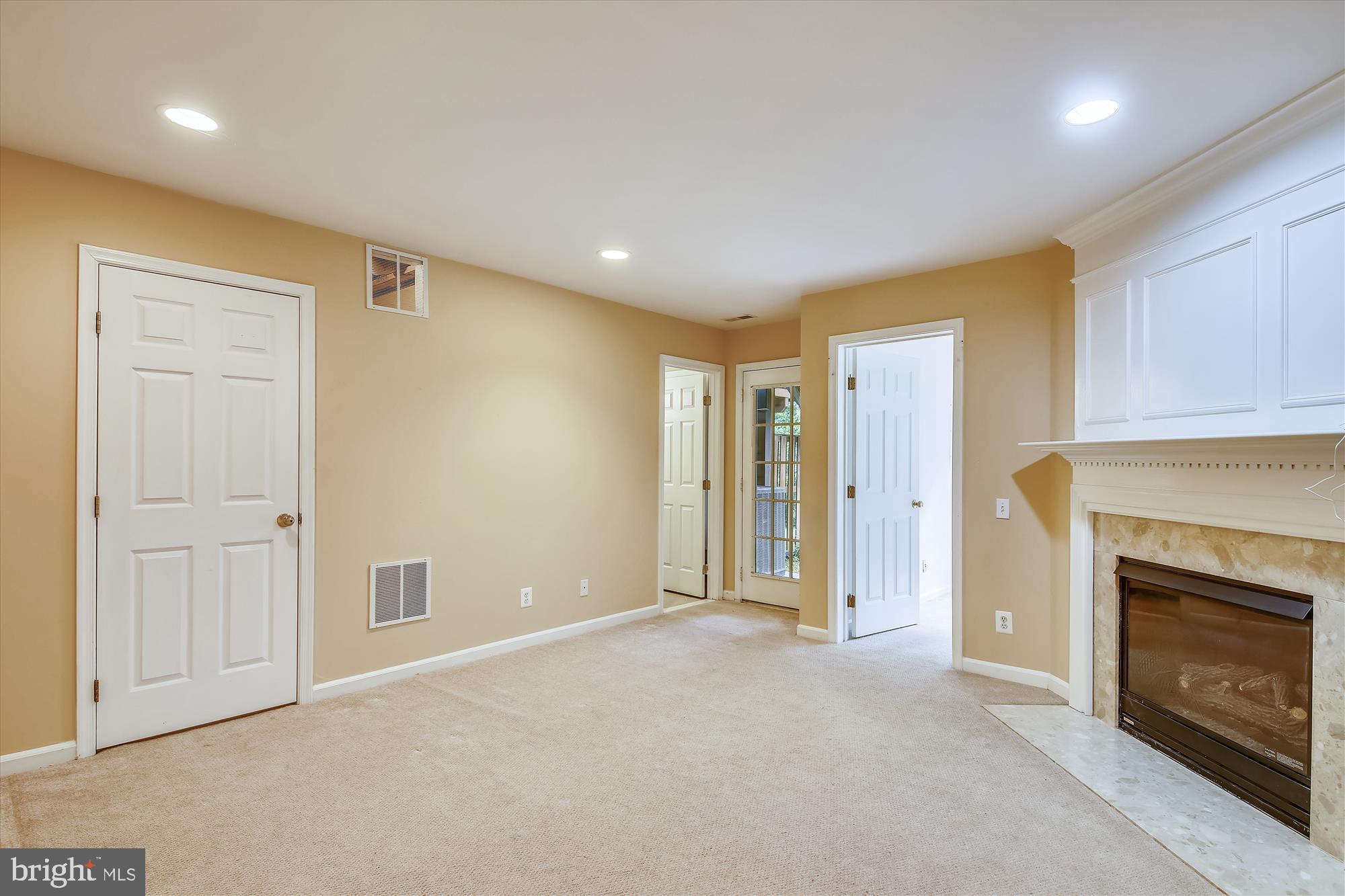 OVERLOOK - Residential Lease