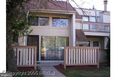 A large 1 bed, 1 and 1/2 bath condo. Townhouse style with a small front yard, located at the end of the street and off the main street, very quiet and private. Over 1100 sf, fireplace, large windows, two story foyer, open space. Conveniently located in the Newberry community, close to 28, and 267, minutes to Dulles towncenter, Herndon and Dulles Airport. 300 yards from W&OD trail