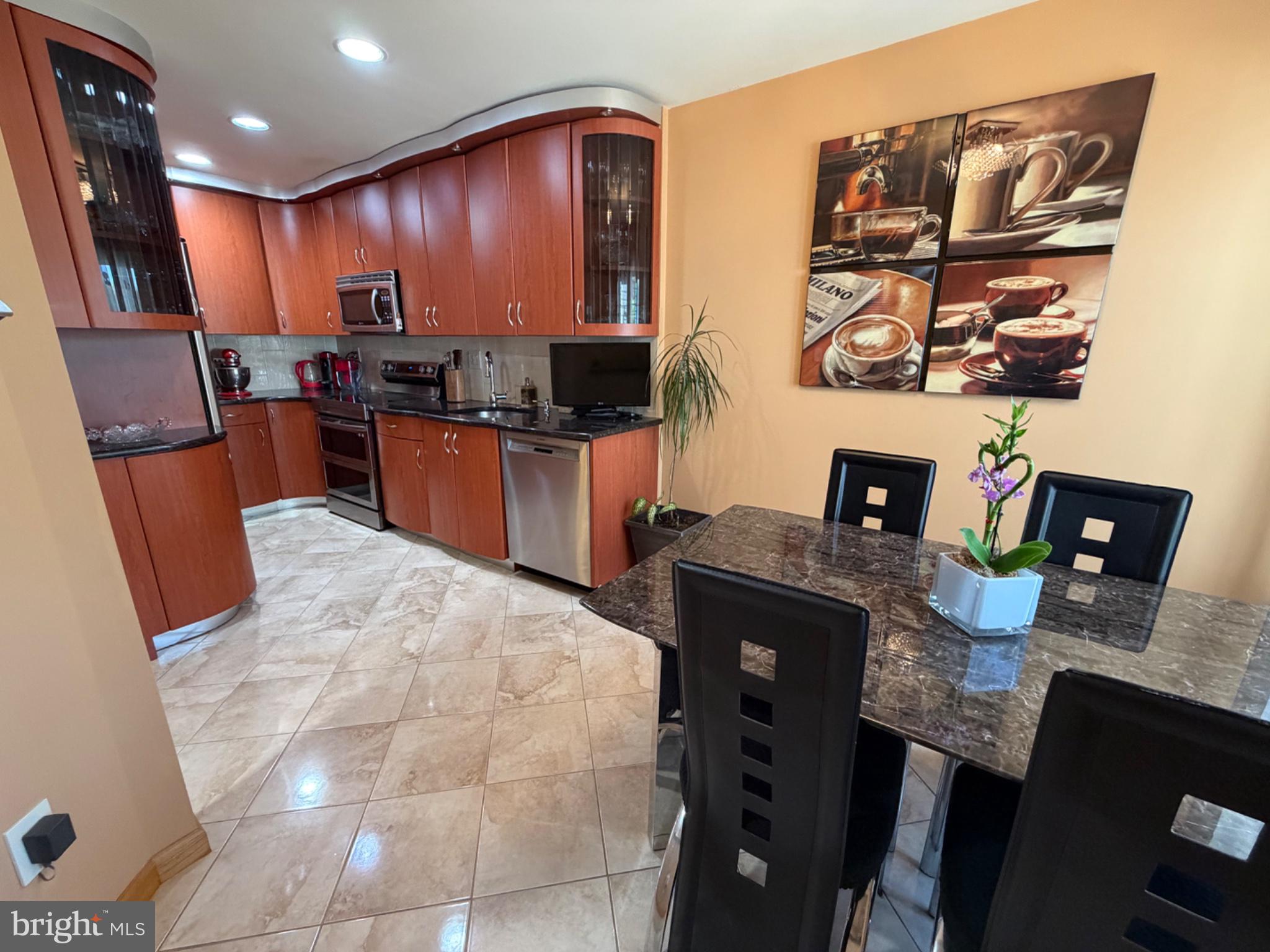 BROOKSTONE - Residential