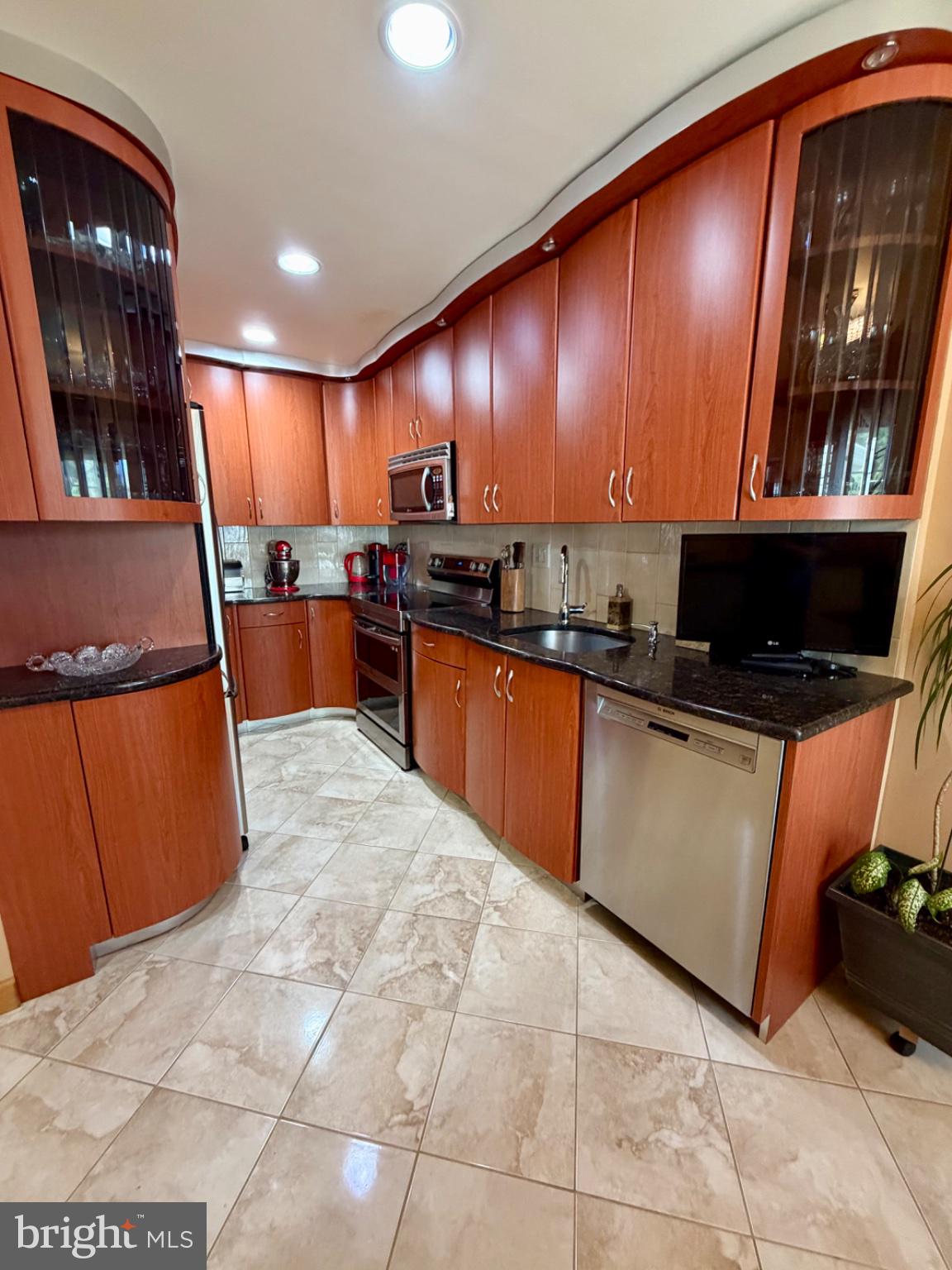 BROOKSTONE - Residential