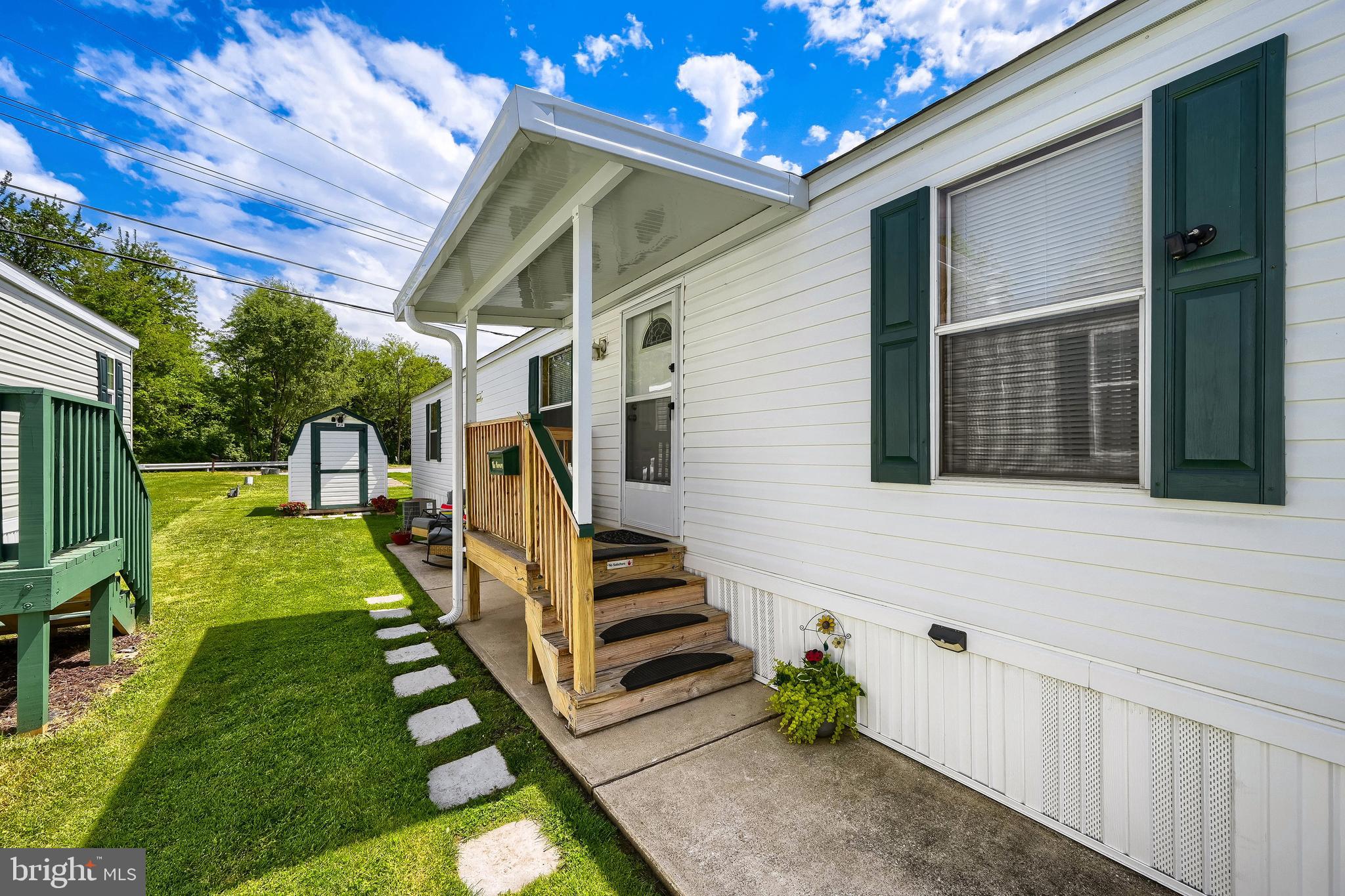 DUNDALK MOBILE HOME COURT - Residential