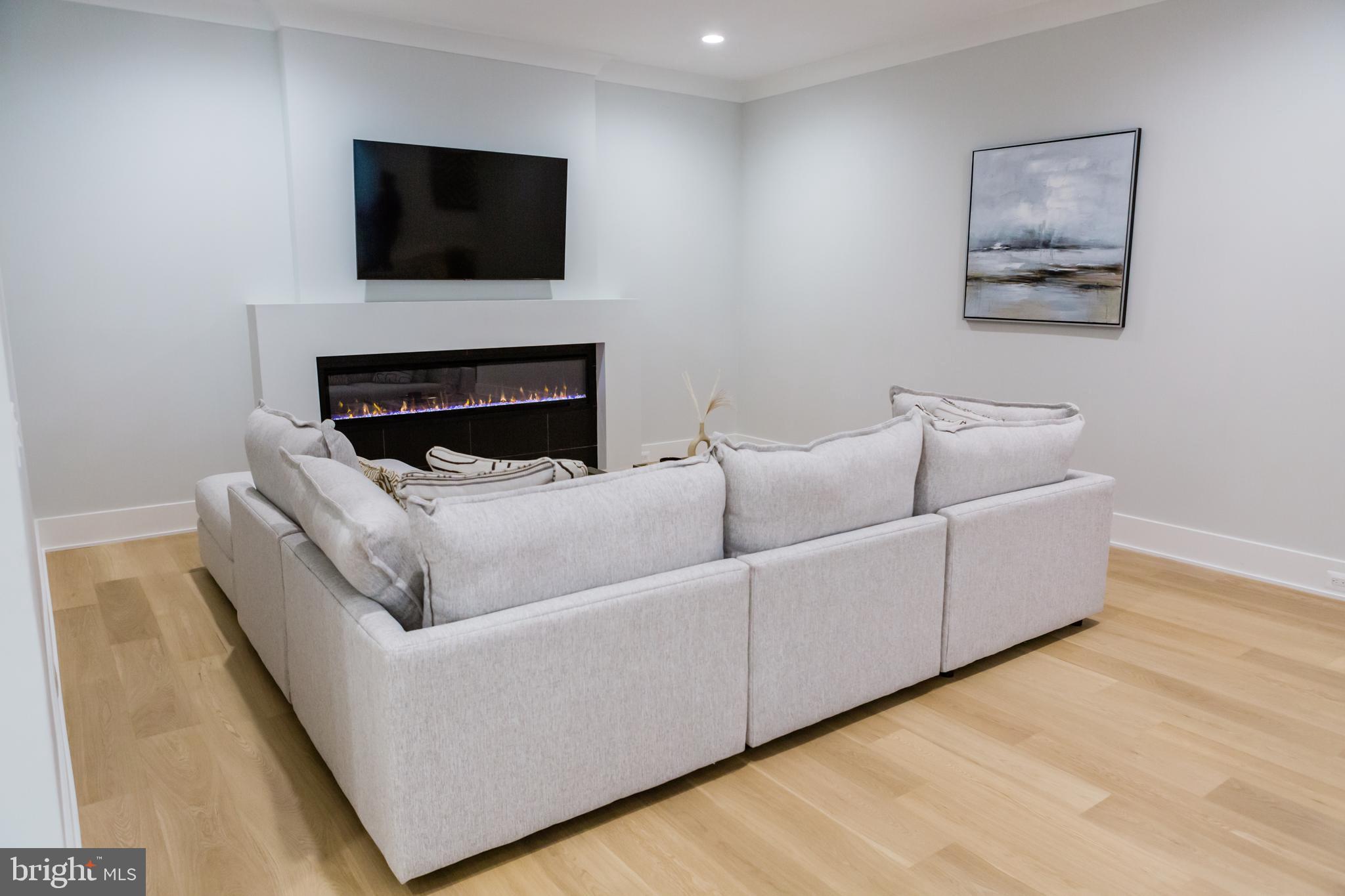 WILLOW RUN - Residential