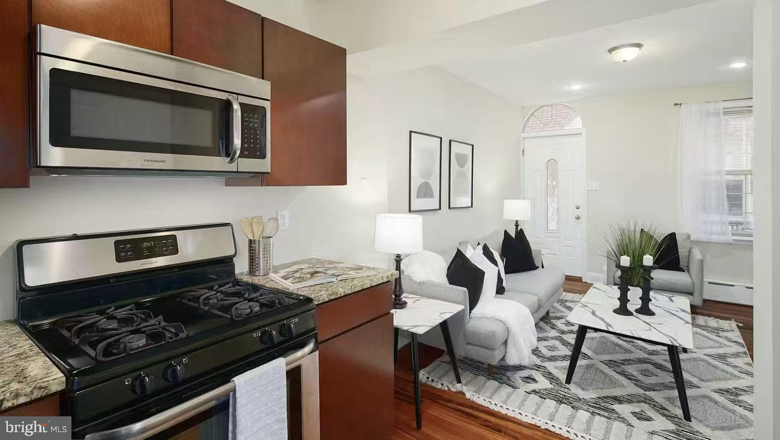 QUEEN VILLAGE - Residential