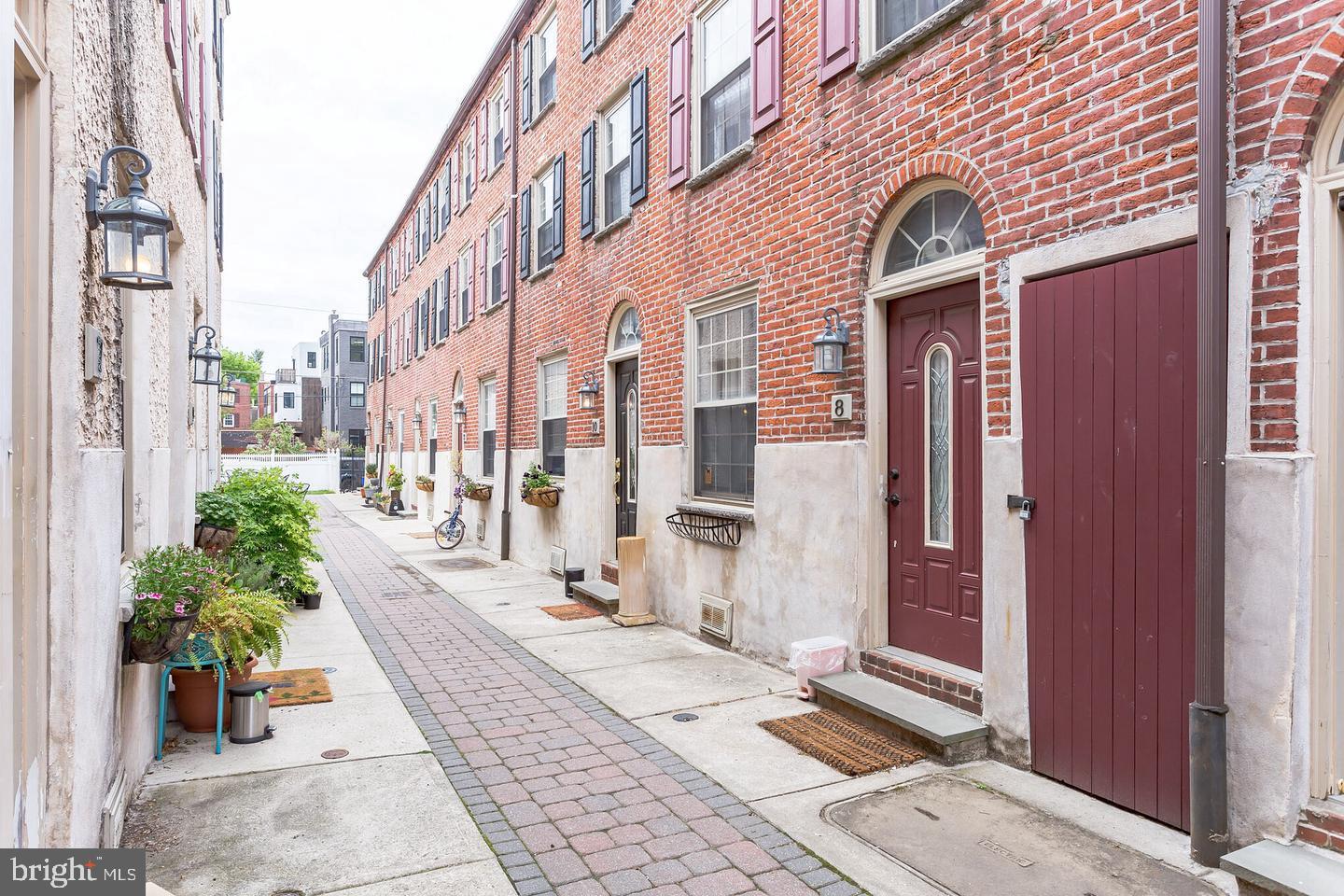 QUEEN VILLAGE - Residential